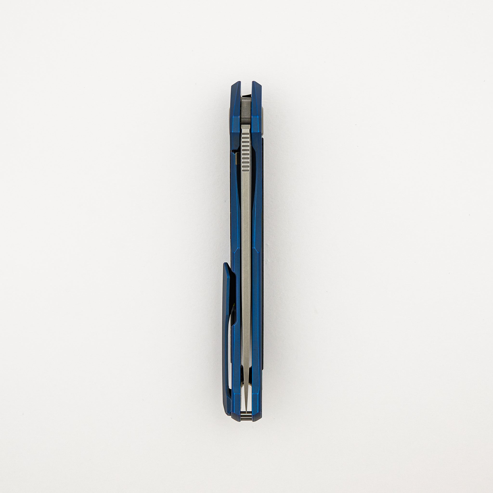 "R1 Edition" Ursus Quantum NL - Cromax PM Blade - Blue Titanium Handle - R1 Pattern Carbon Fiber Inlay - MRBS
