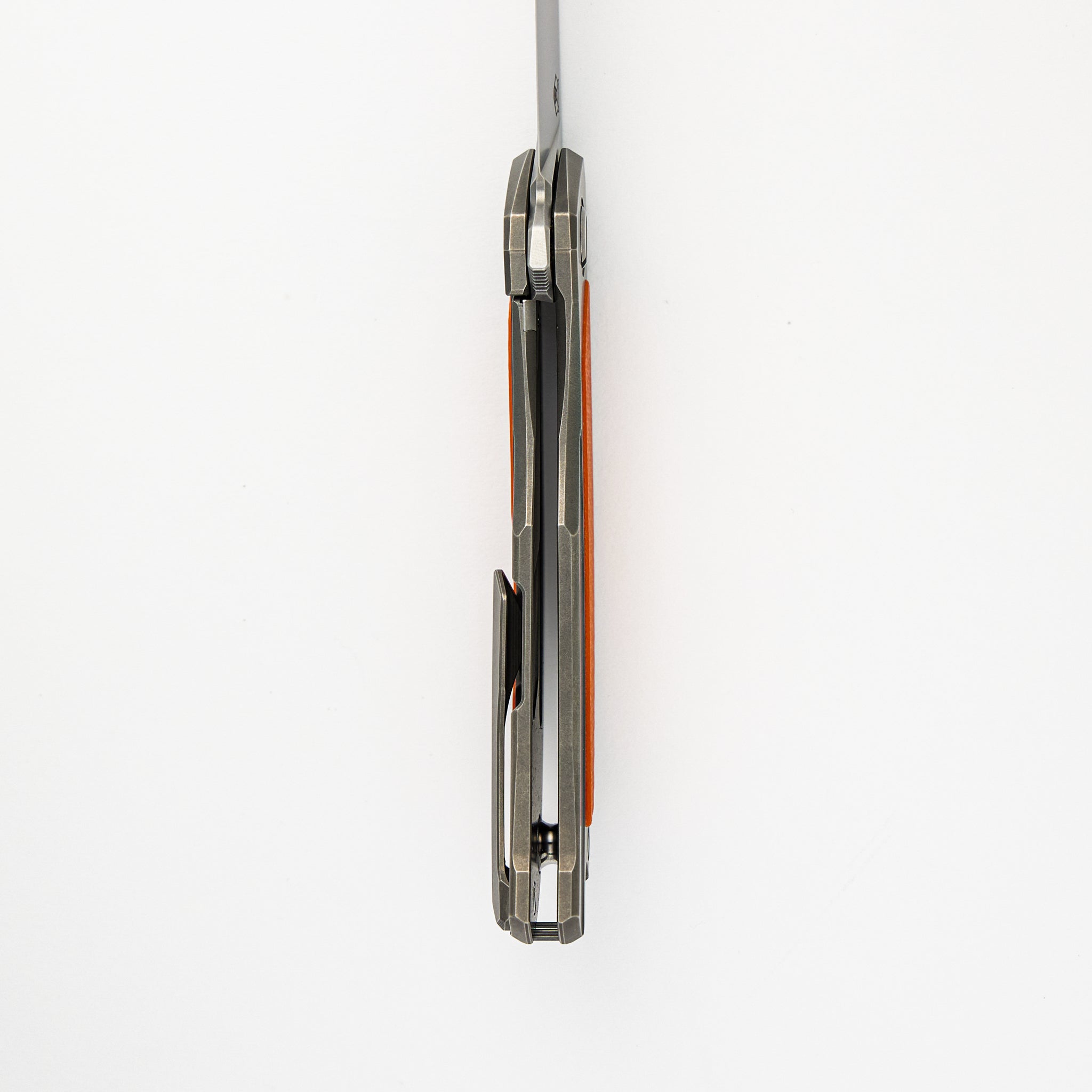 URSUS QUANTUM – CROMAX PM BLADE – TITANIUM HANDLE – ORANGE G10 INLAY – SRB