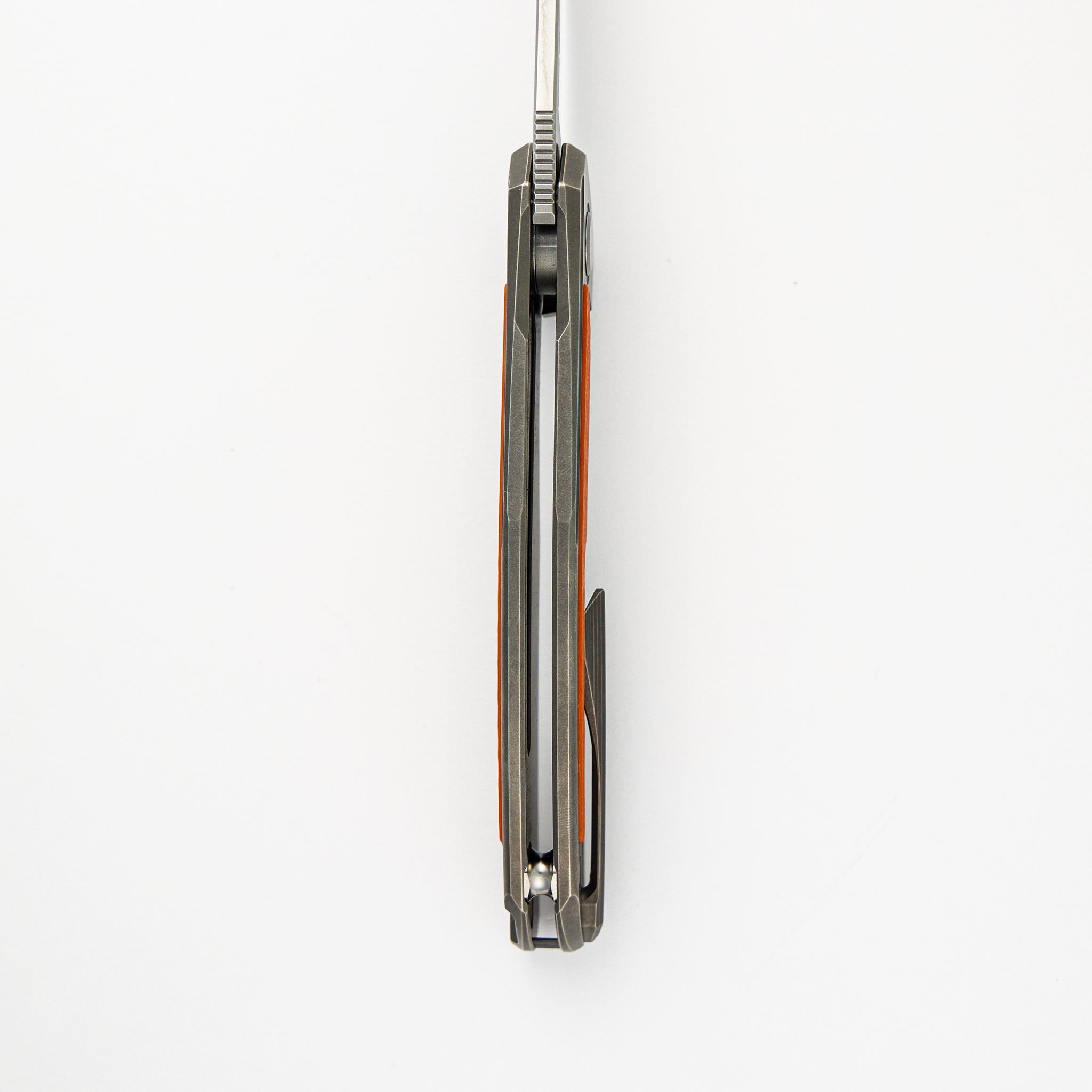 URSUS QUANTUM – CROMAX PM BLADE – TITANIUM HANDLE – ORANGE G10 INLAY – SRB