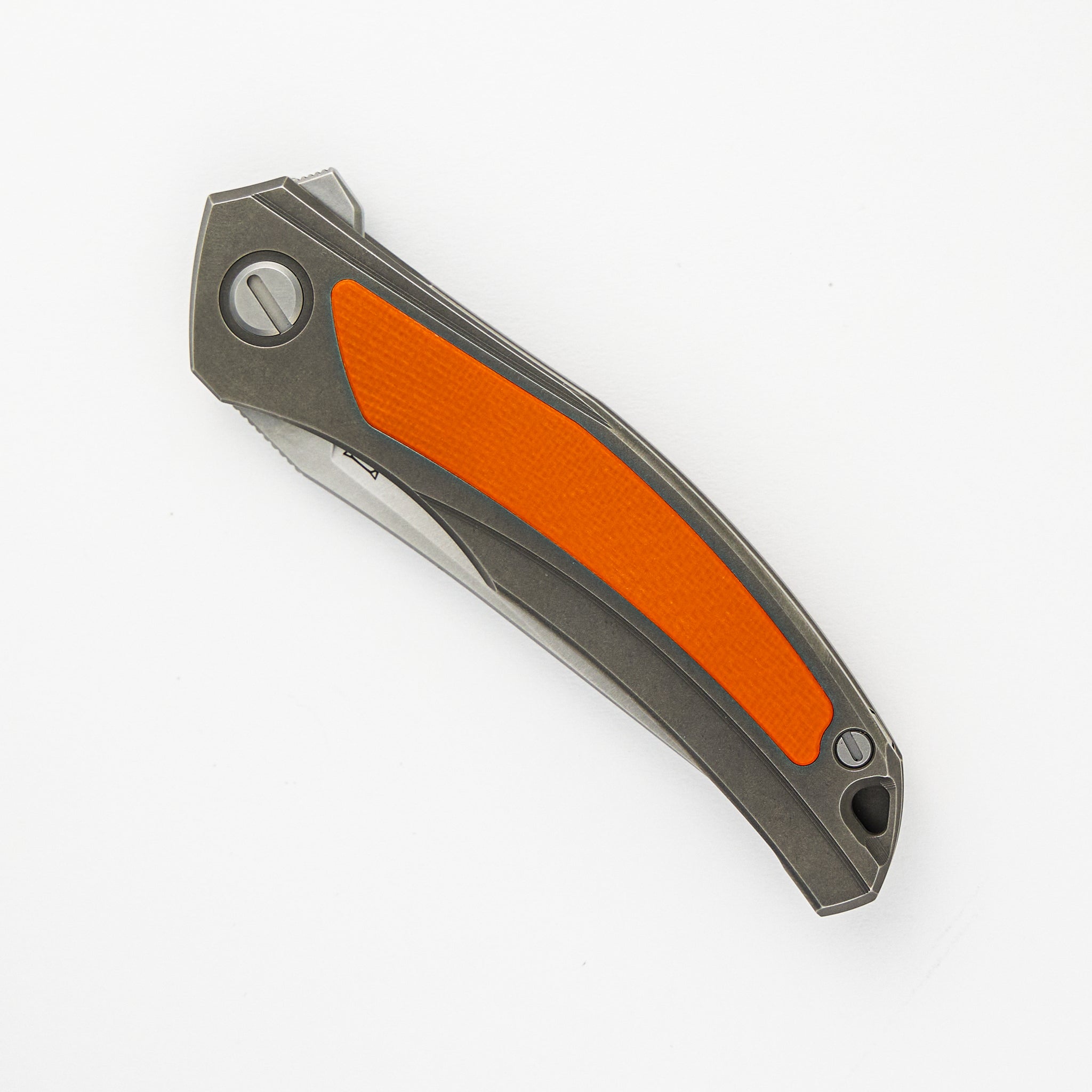 URSUS QUANTUM – CROMAX PM BLADE – TITANIUM HANDLE – ORANGE G10 INLAY – SRB