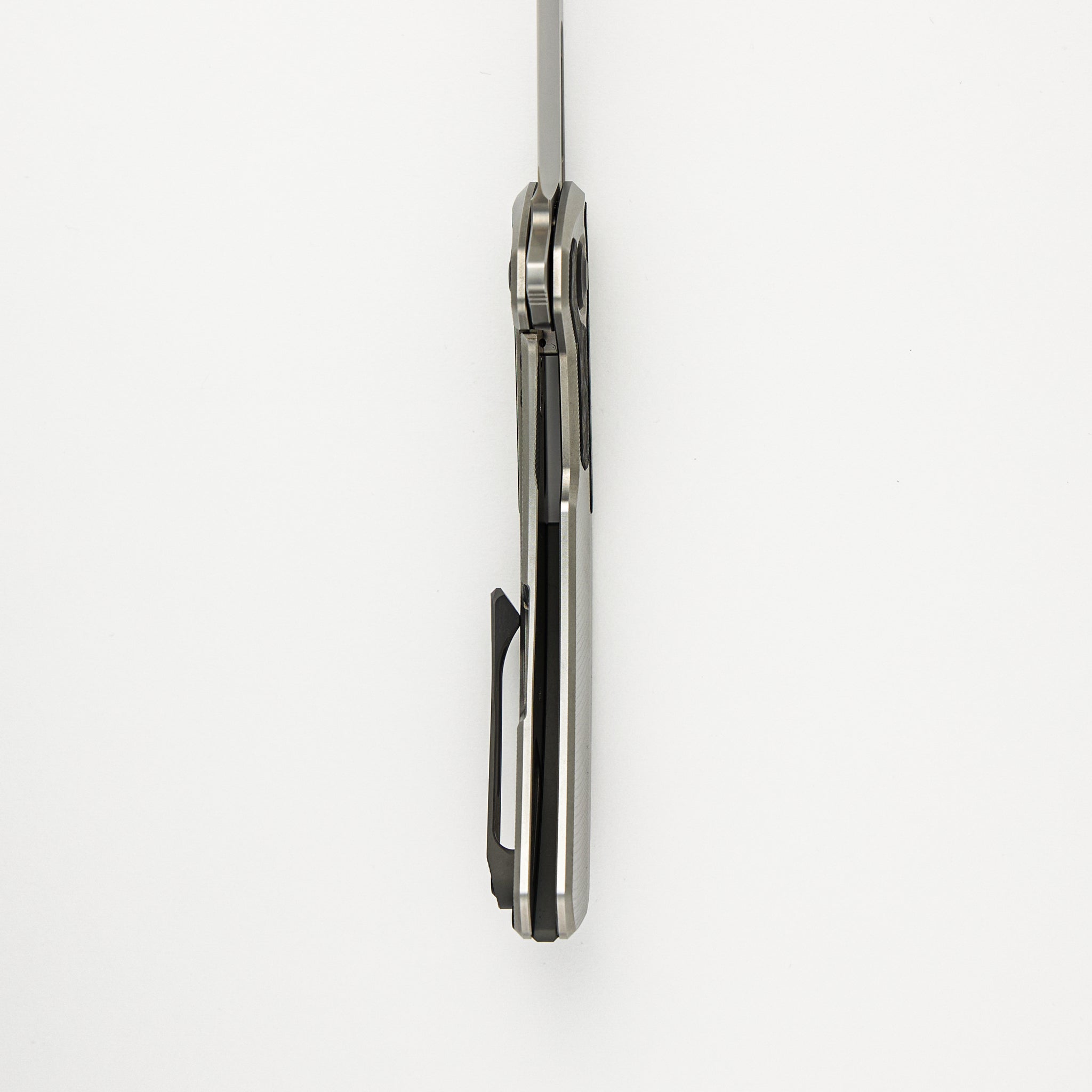 Archer - Titanium/TechnoCarbo Feathered Handle - MagnaCut Blade