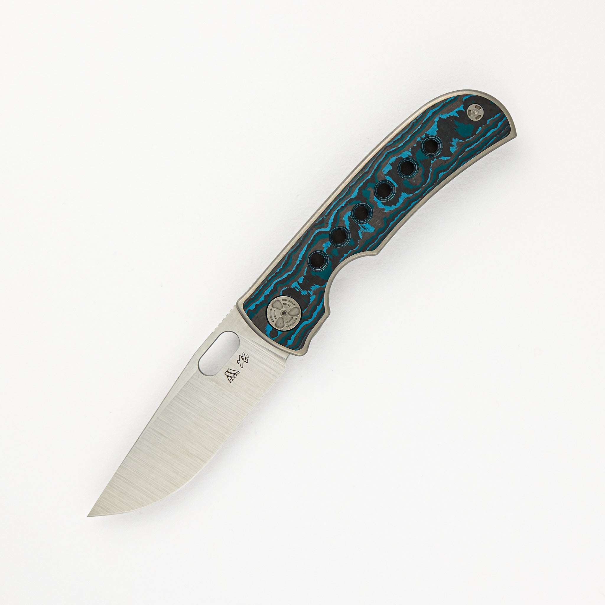 WINGMANEDC MTNT MACH 3 – M390 – TITANIUM W- BLUE FAT CARBON INLAY