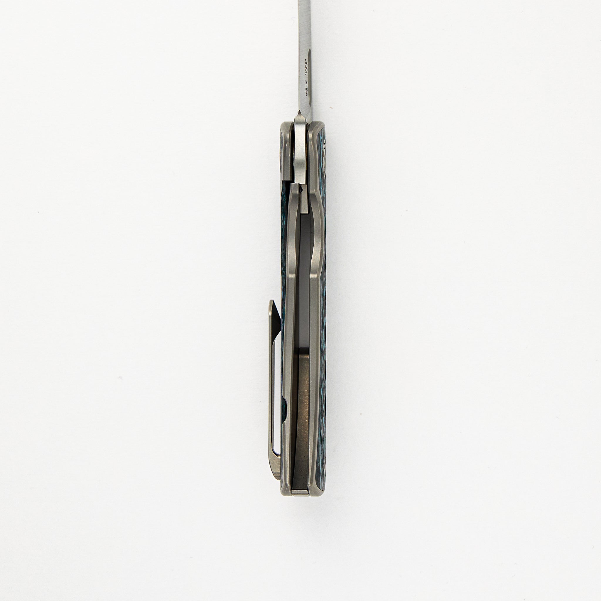 WINGMANEDC MTNT MACH 3 – M390 – TITANIUM W- BLUE FAT CARBON INLAY