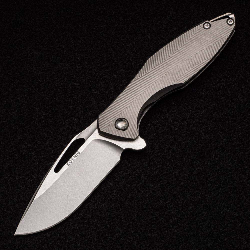 KOENIG KNIVES ARIUS - TEXTURED TITANIUM HANDLE - M390 BLADE