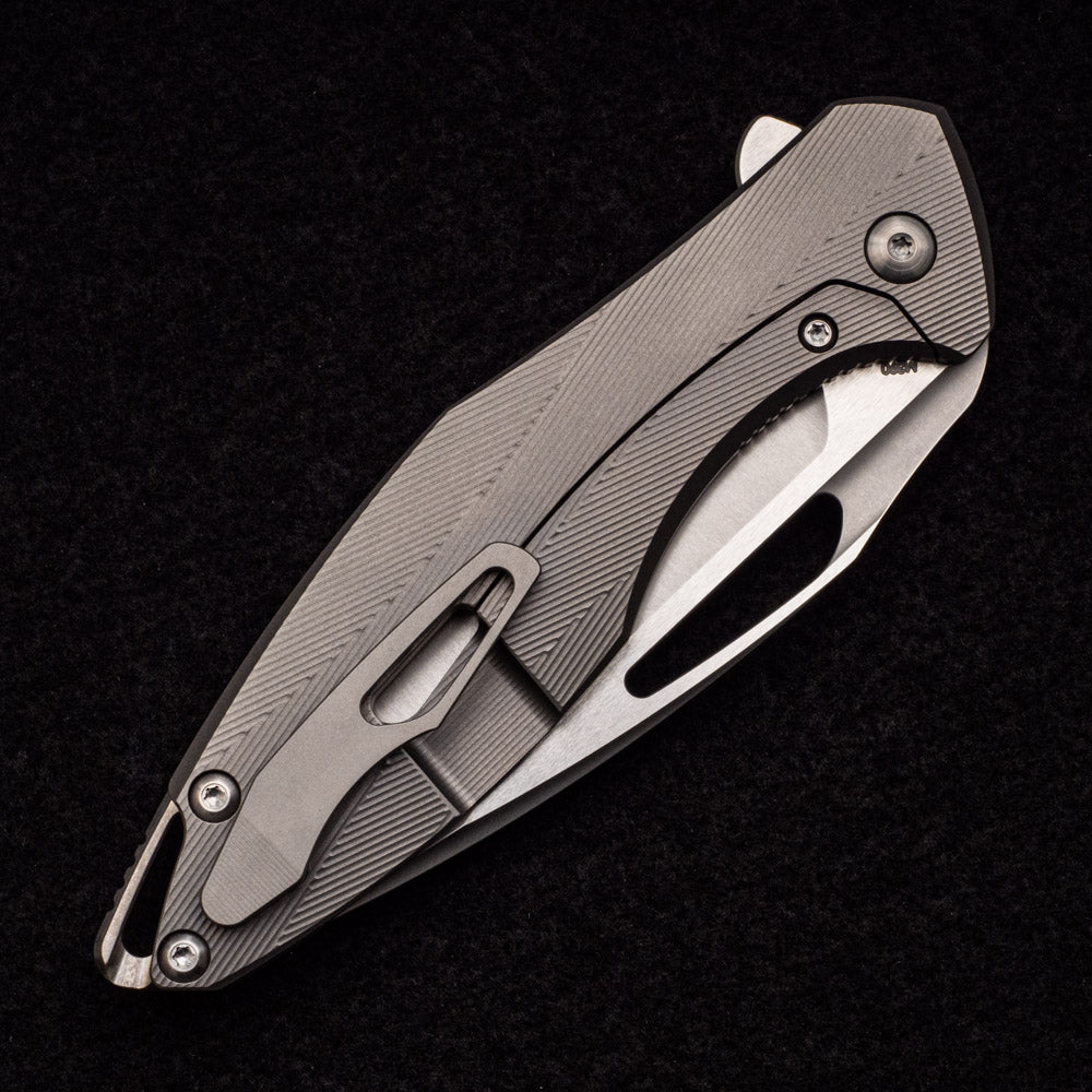 KOENIG KNIVES ARIUS - TEXTURED TITANIUM HANDLE - M390 BLADE