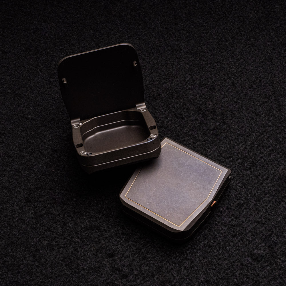 Rexford Knives - Recon 1 UB1 – Dark Stonewash – Line Engraved (Gold Heat Colored)