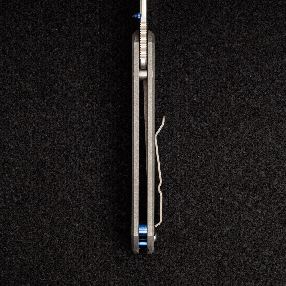 CHRIS REEVE SMALL SEBENZA 31 W- LYNCH CLIP - BLUE SINGLE THUMB LUG - S45VN BLADE