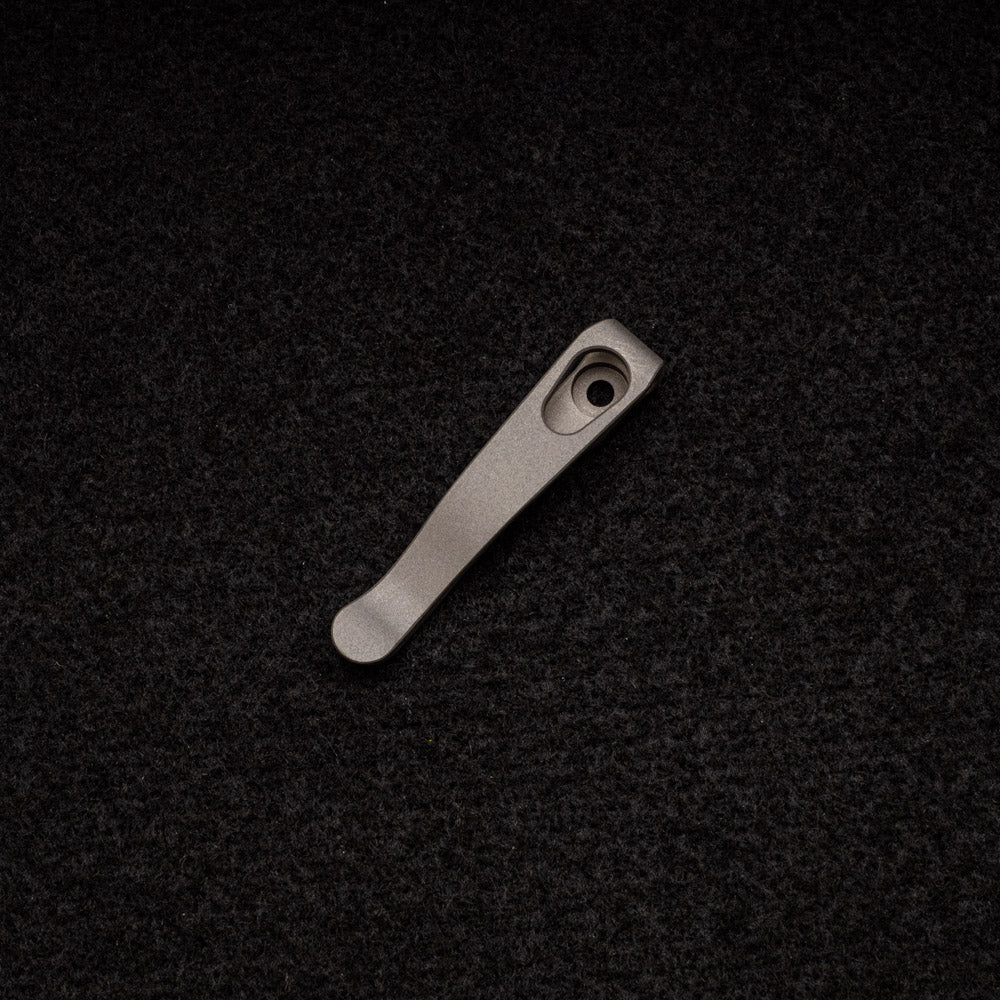 CHRIS REEVE SMALL SEBENZA 31 W- LYNCH CLIP - BLUE SINGLE THUMB LUG - S45VN BLADE
