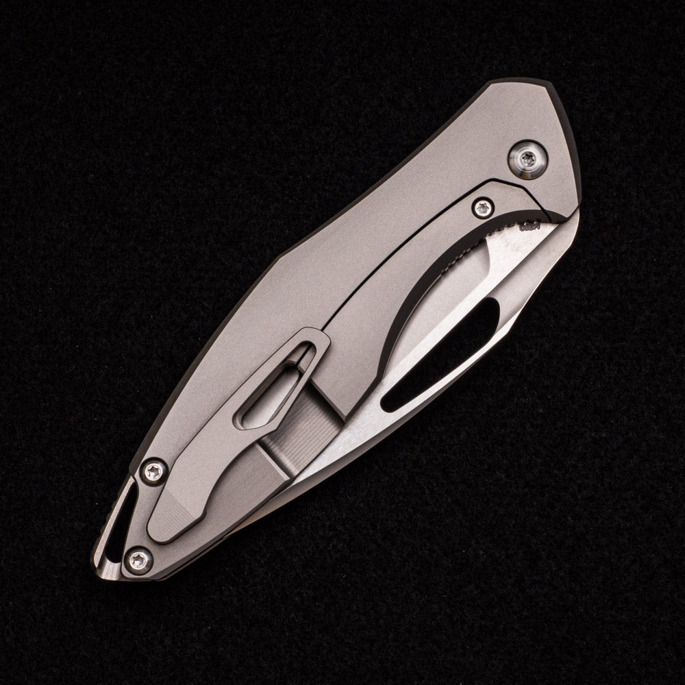 KOENIG KNIVES ARIUS – FLIPPER DELETE – SMOOTH TITANIUM HANDLE – M390 BLADE