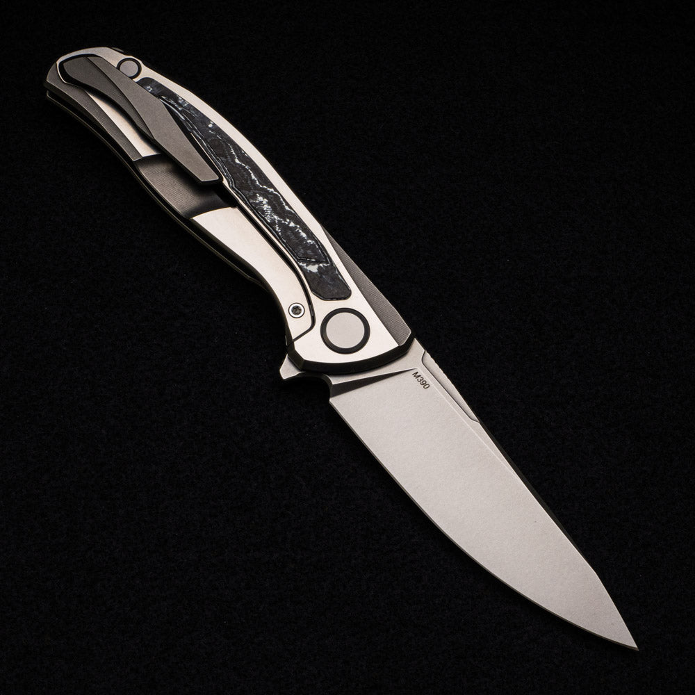 SHIROGOROV F95R NL – M390 BLADE – STONEWASHED TITANIUM HANDLE W- “WHITE STORM” CARBON FIBER INLAY- MRBS