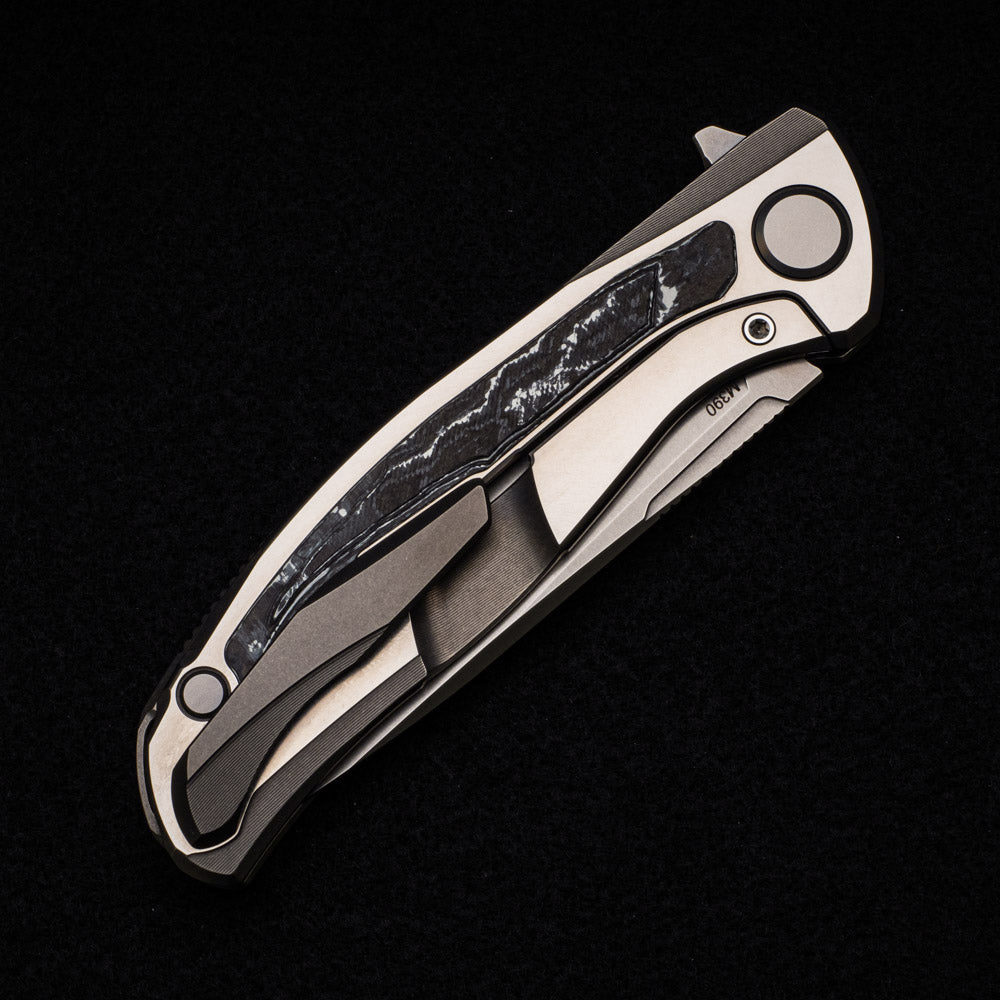 SHIROGOROV F95R NL – M390 BLADE – STONEWASHED TITANIUM HANDLE W- “WHITE STORM” CARBON FIBER INLAY- MRBS