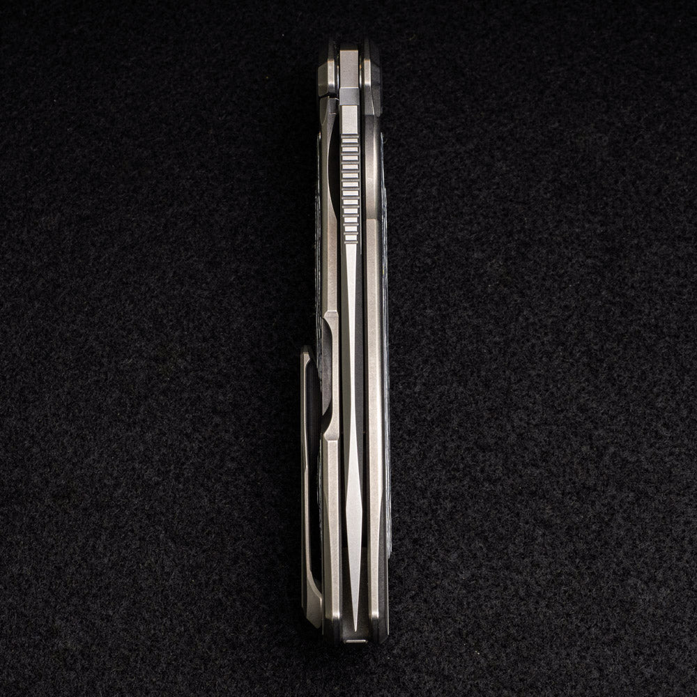 SHIROGOROV F95R NL – M390 BLADE – STONEWASHED TITANIUM HANDLE W- “WHITE STORM” CARBON FIBER INLAY- MRBS