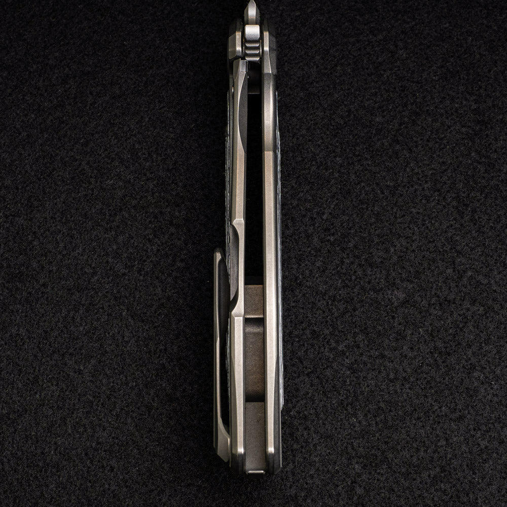 SHIROGOROV F95R NL – M390 BLADE – STONEWASHED TITANIUM HANDLE W- “WHITE STORM” CARBON FIBER INLAY- MRBS