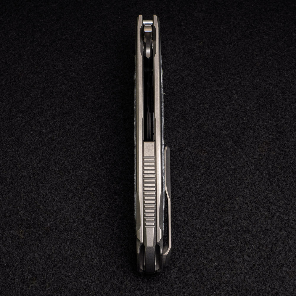 SHIROGOROV F95R NL – M390 BLADE – STONEWASHED TITANIUM HANDLE W- “WHITE STORM” CARBON FIBER INLAY- MRBS