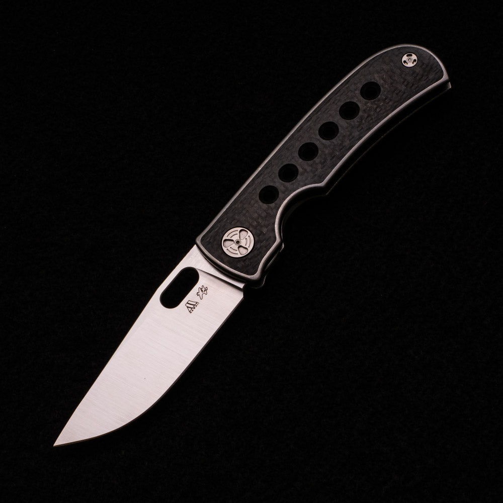 WINGMANEDC MTNT MACH 3 – M390 – TITANIUM W- CARBON FIBER INLAY