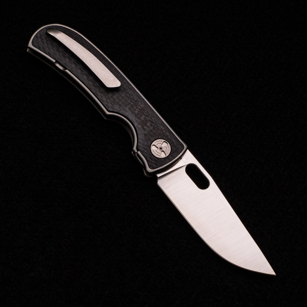 WINGMANEDC MTNT MACH 3 – M390 – TITANIUM W- CARBON FIBER INLAY