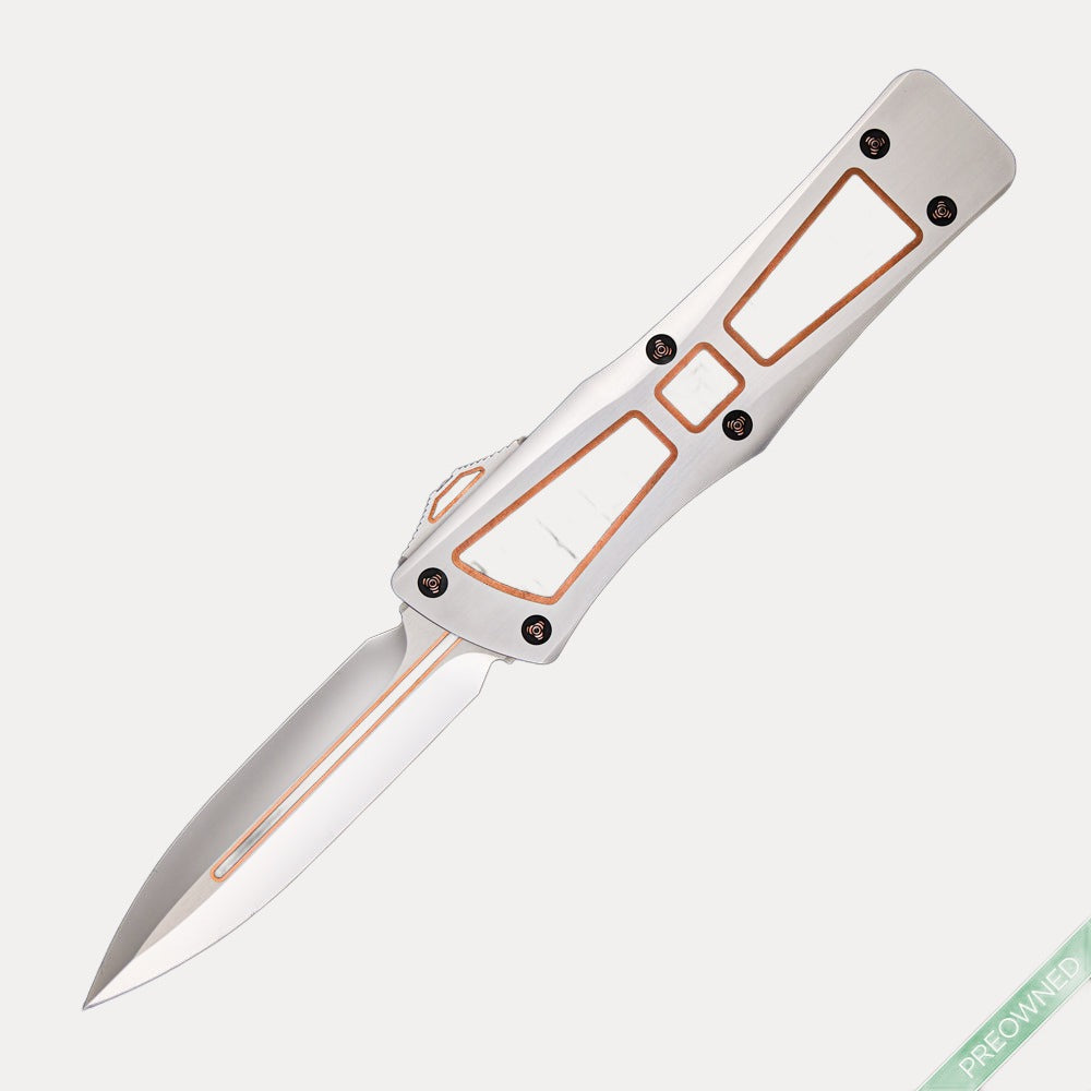 Anthony Marfione Combat Troodon – D/E Mirror Polish W/ Copper Trimmed LS Carbon Fiber Inlay – Hand Rubbed Stainless Steel W/ Matching Inlay & Copper Ringed Hardware S/N 001