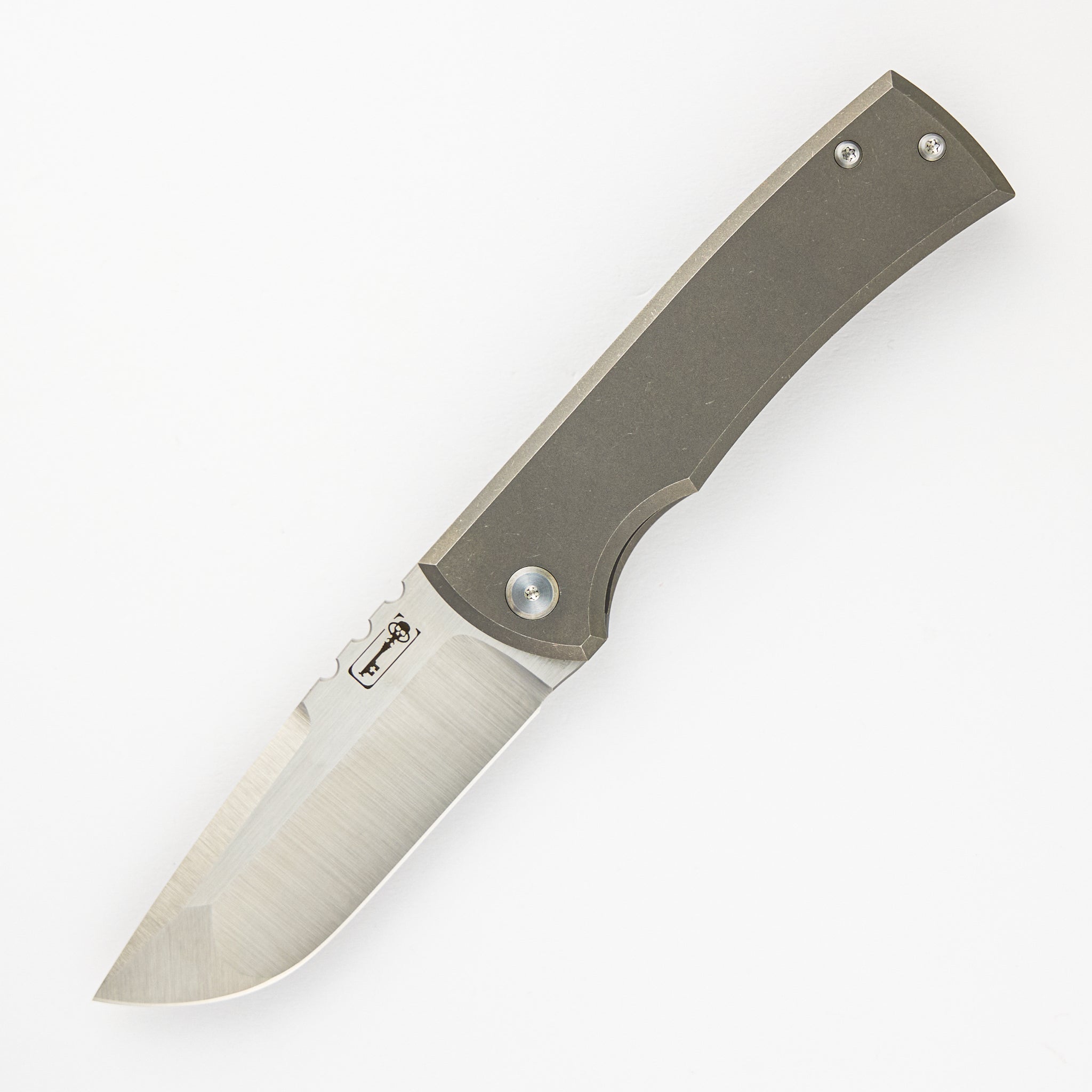 Chaves KNIVES Redencion 229 Kickstop – Drop Point M390 Blade – Titanium Handle