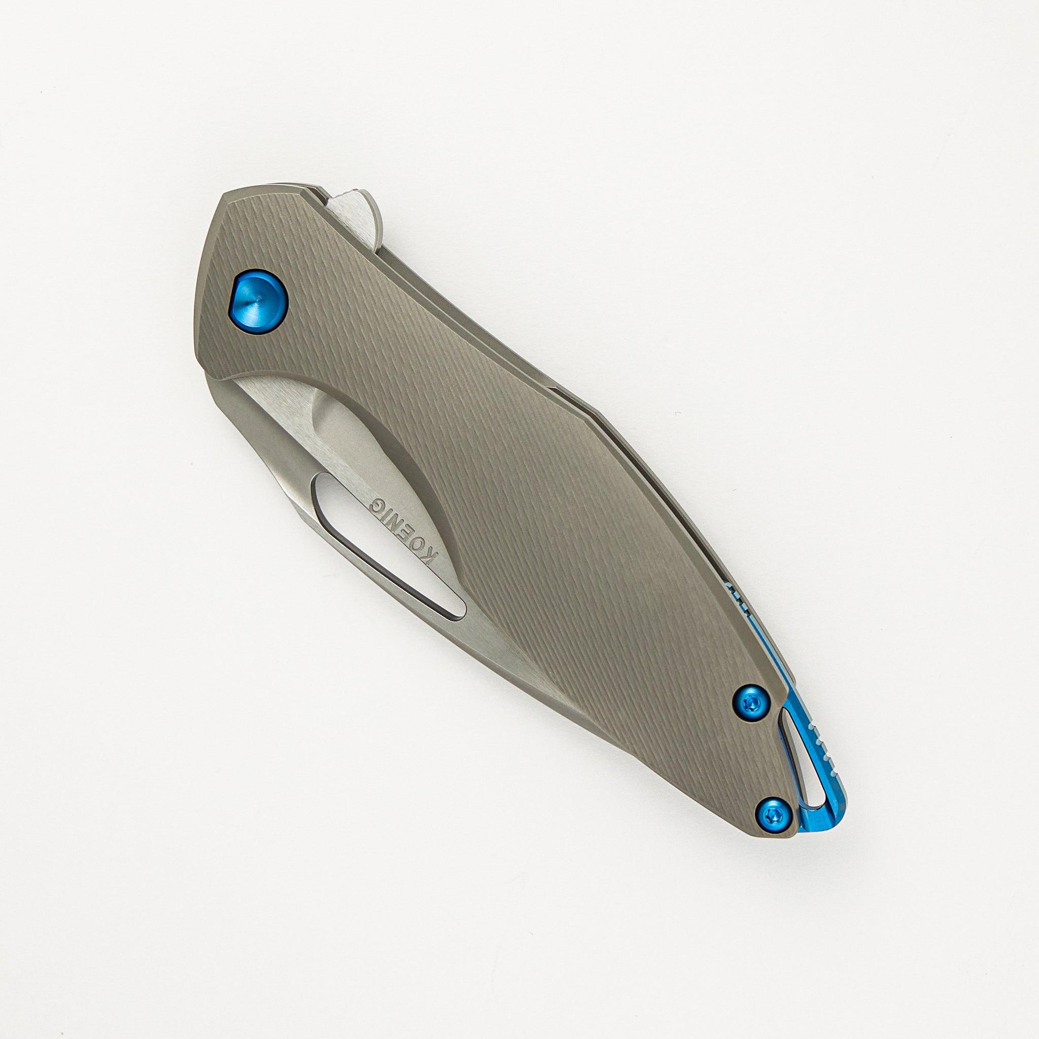 Koenig Knives Arius - Corda Titanium Handle - Blue Hardware - Burnished W/ Polished Flats M390 Blade