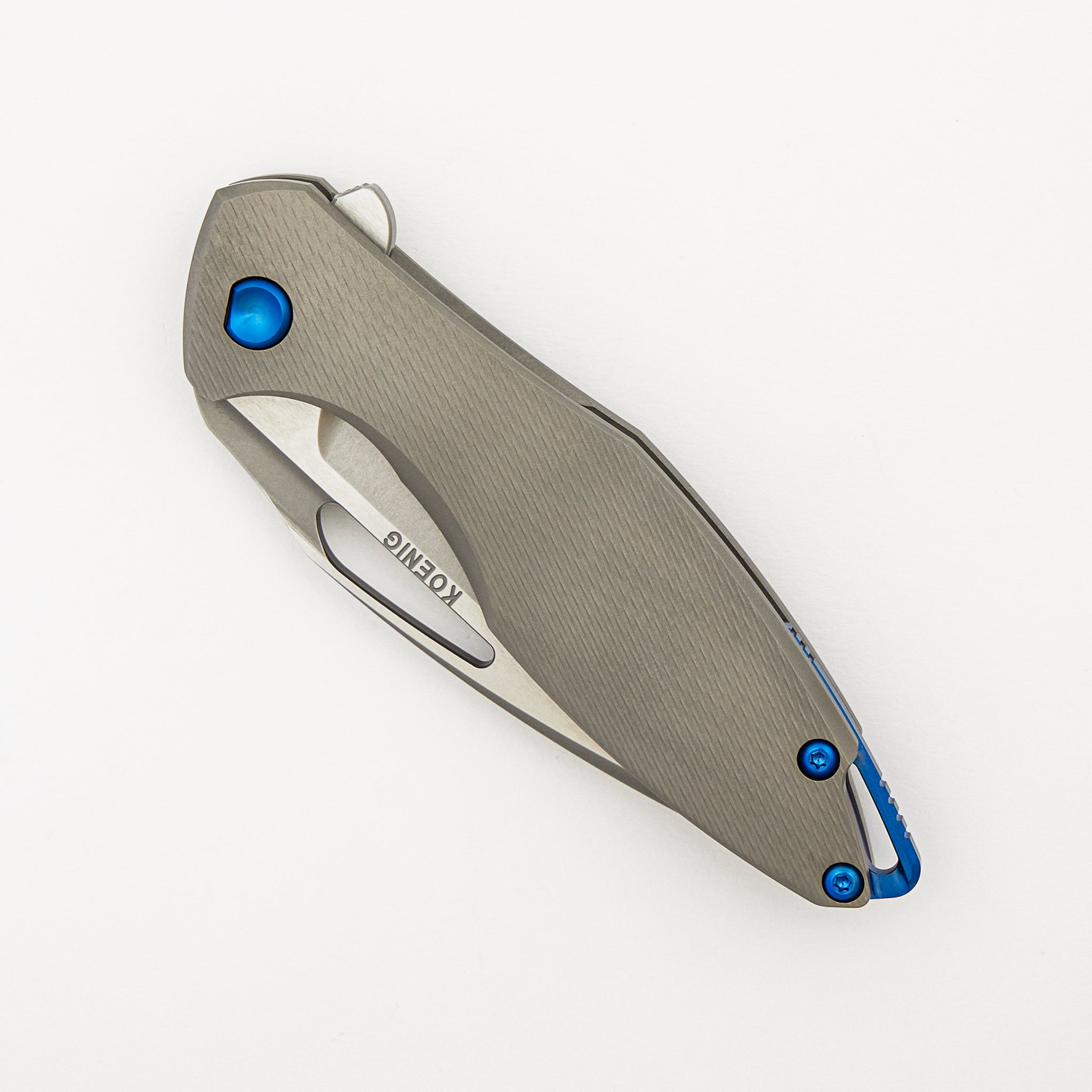 Arius - Corda Titanium Handle - Blue Hardware - Burnished W/ Polished Flats M398 Blade
