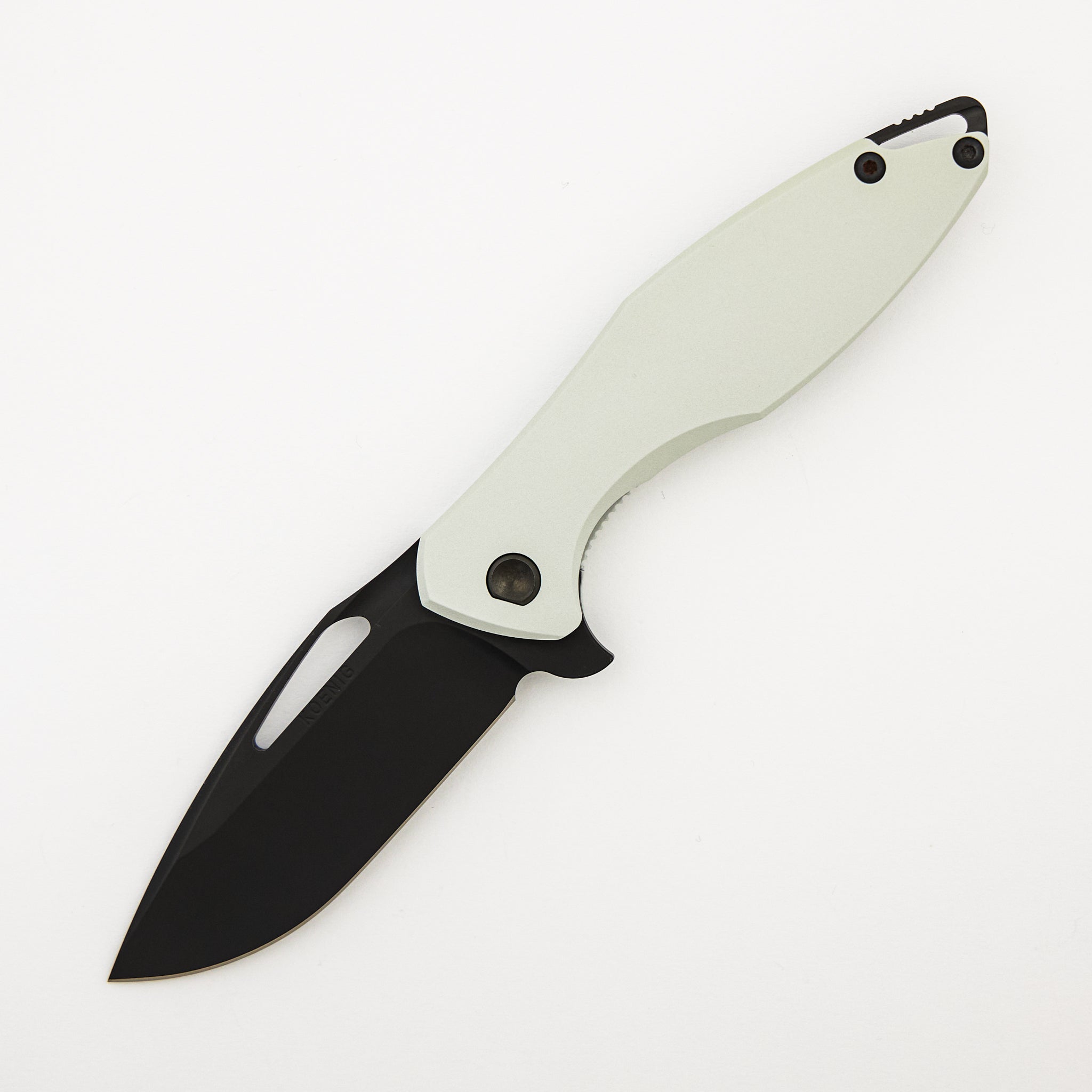 Arius - Smooth Titanium Handle - Black Hardware - Black CTS-XHP Blade