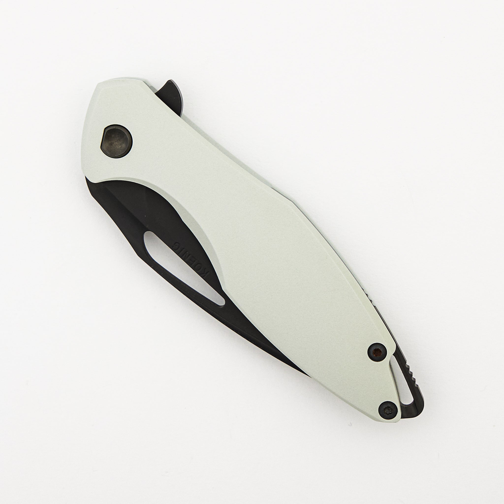 Arius - Smooth Titanium Handle - Black Hardware - Black CTS-XHP Blade