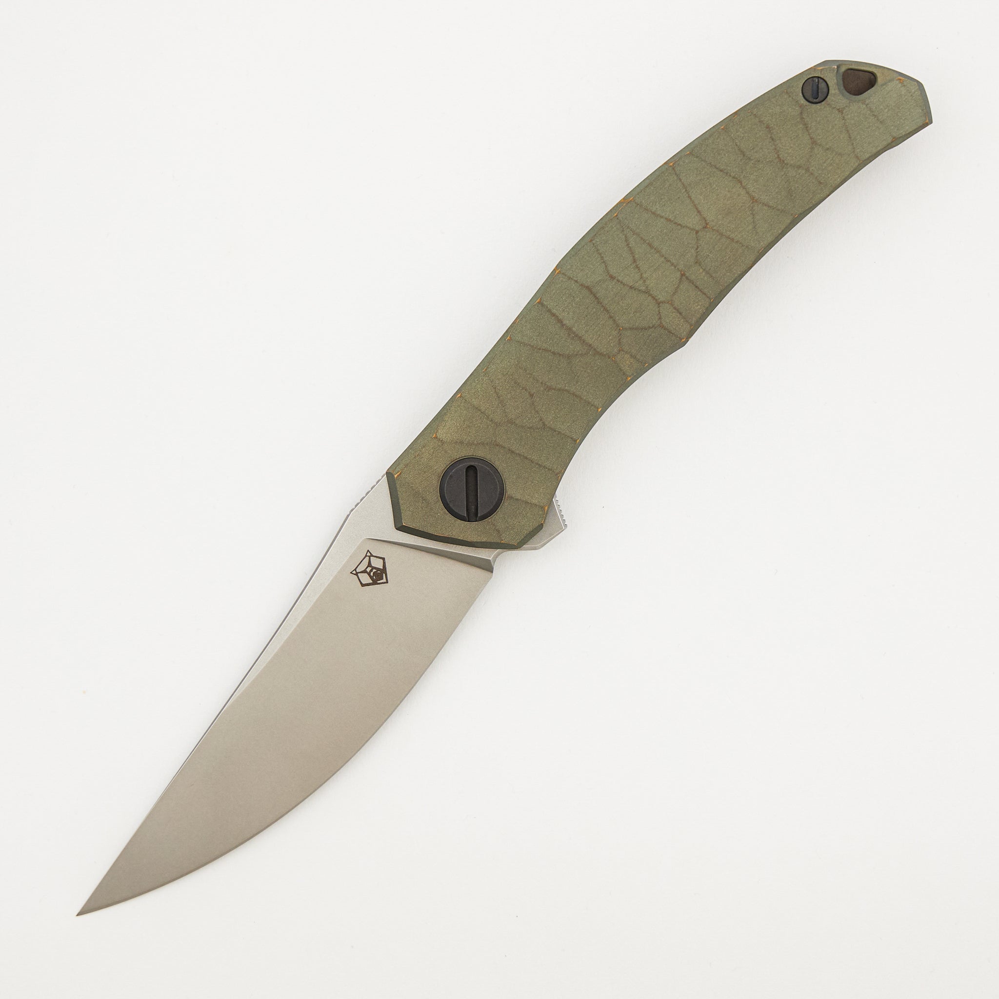 ARIUS – C-PATTERNED FULL DLC – TITANIUM HANDLE – DLC 20CV BRIGHTWASHED