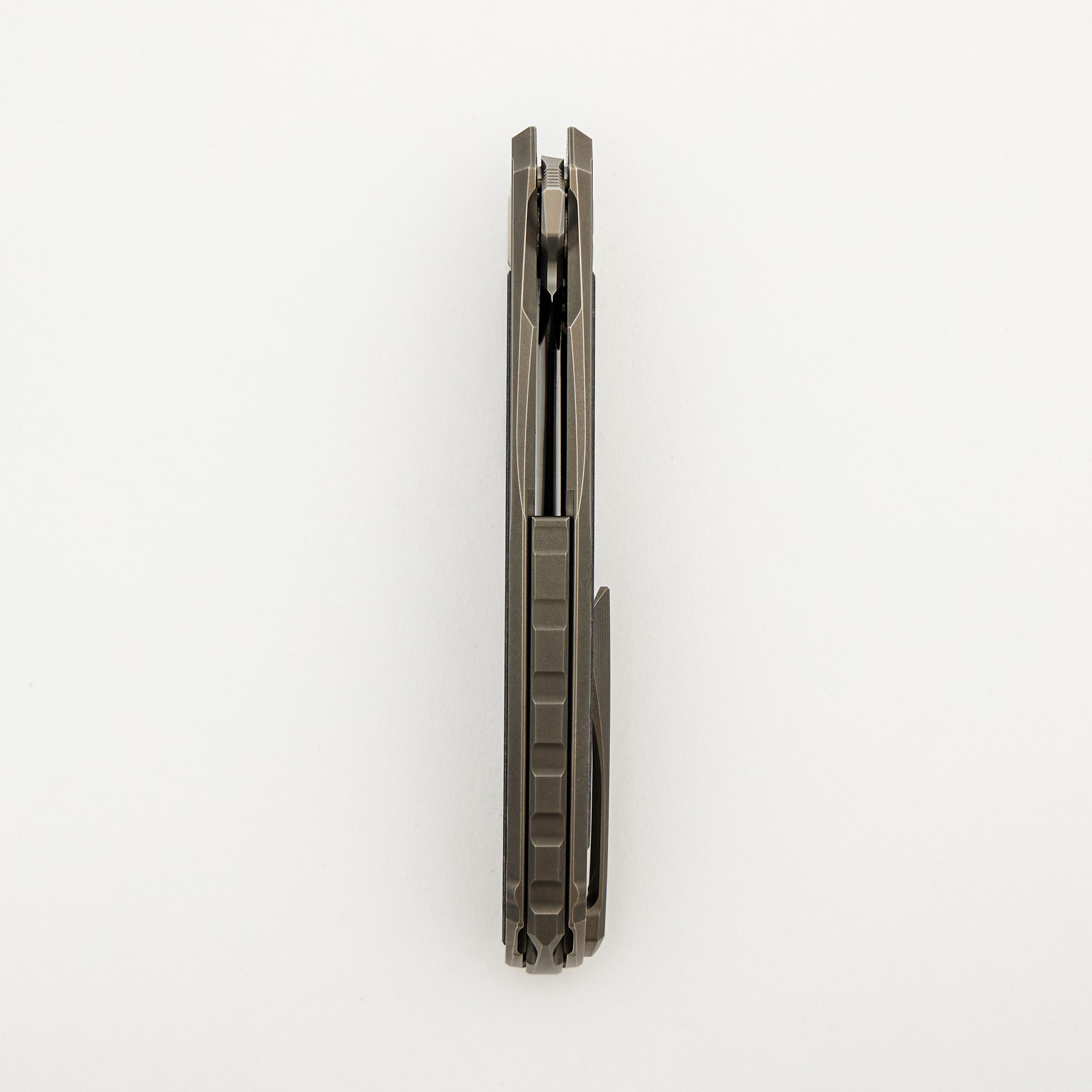 Quantum WKM - Titanium/White CarboTi Handle - S90V Blade - SRRBS