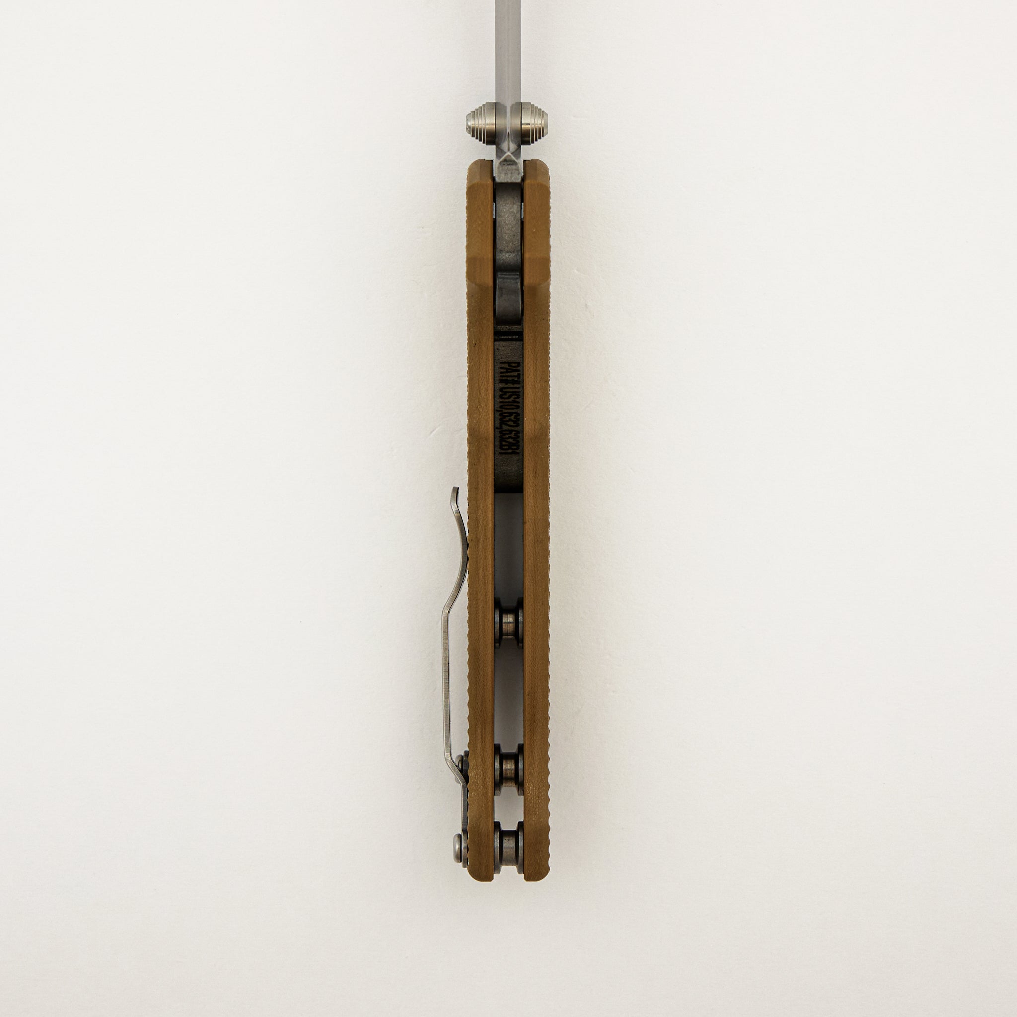 AD20 (Full Thickness) - MagnaCut Blade - Brown G10 Handle