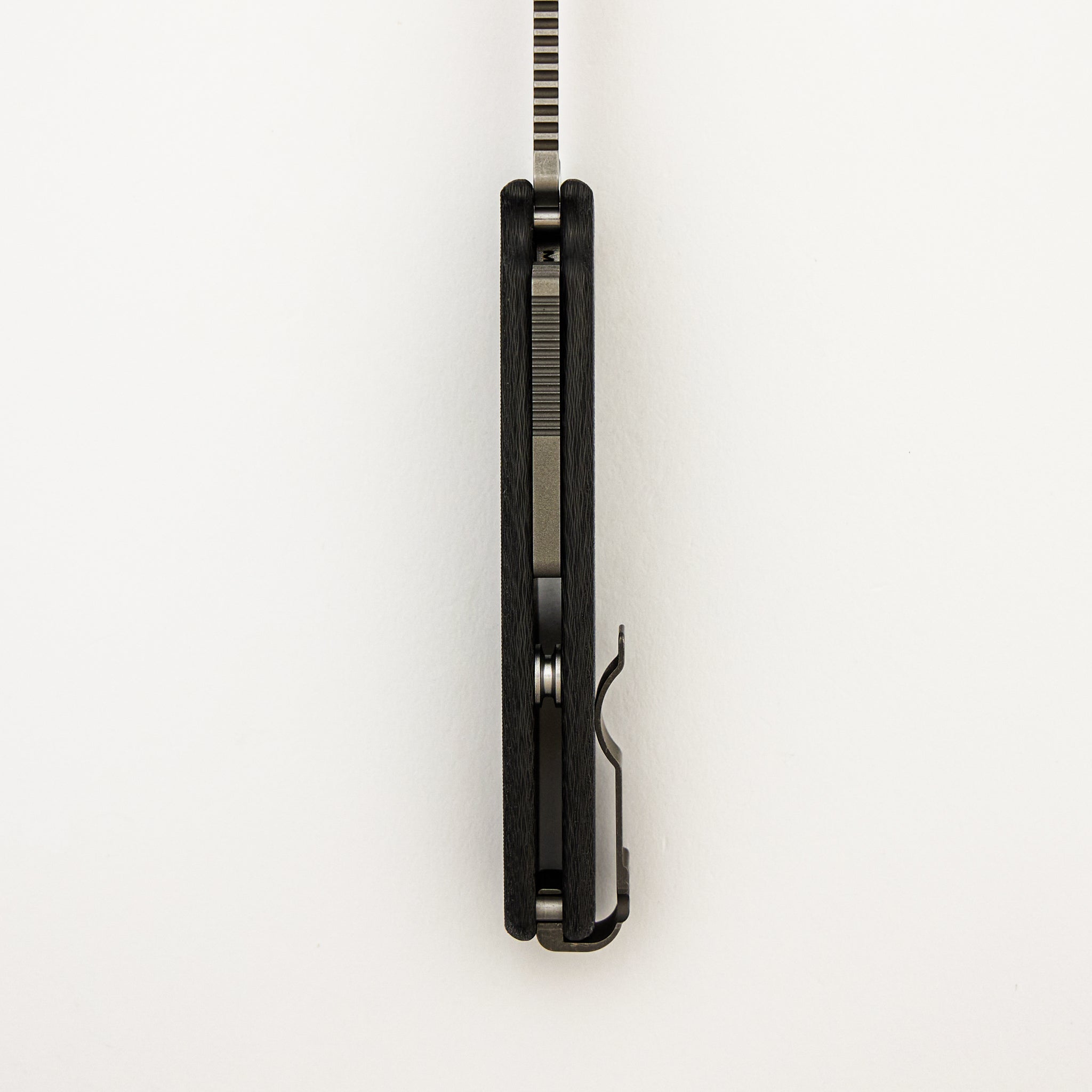 AD22 - MagnaCut Blade - Carbon Fiber Handle