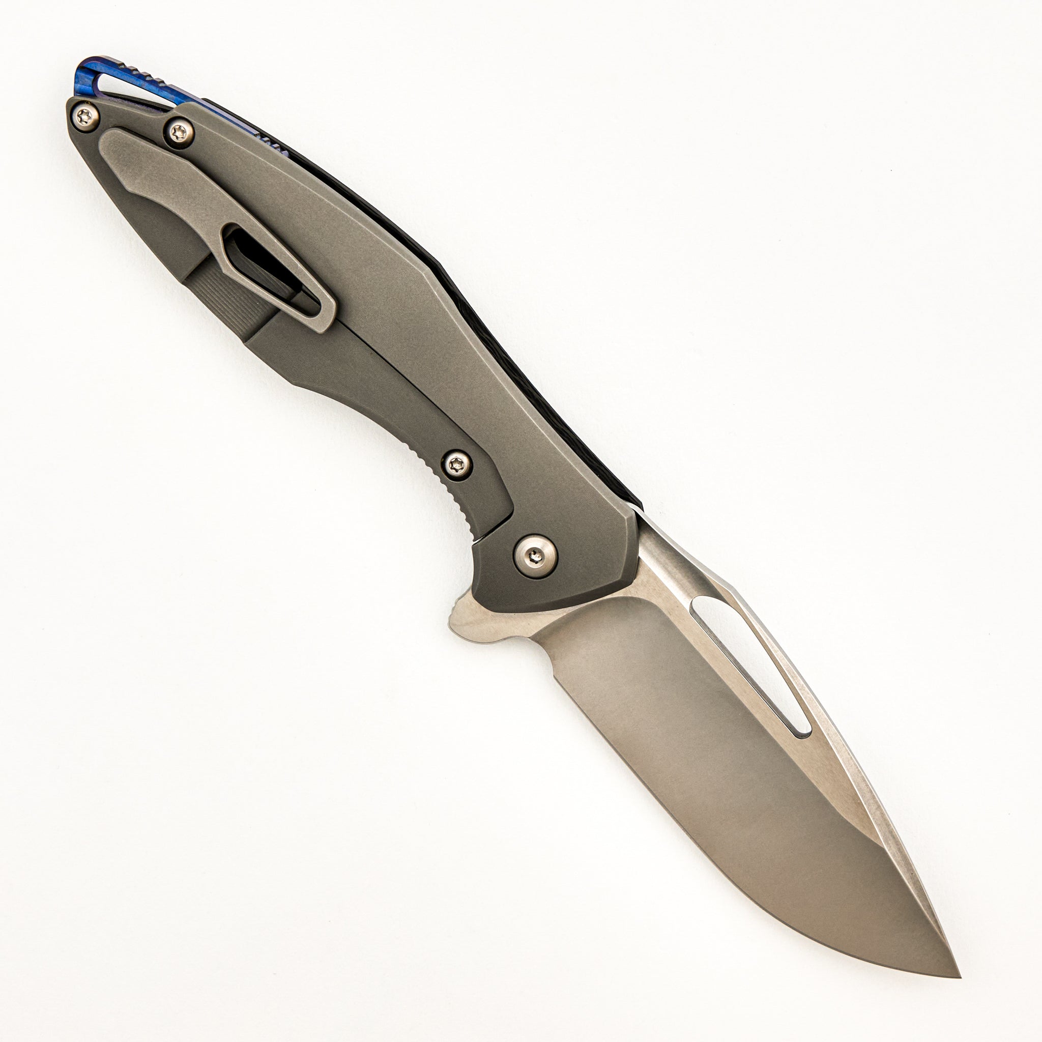 Arius - Carbon Fiber/Titanium Handle - Silver Hardware - M390 Blade