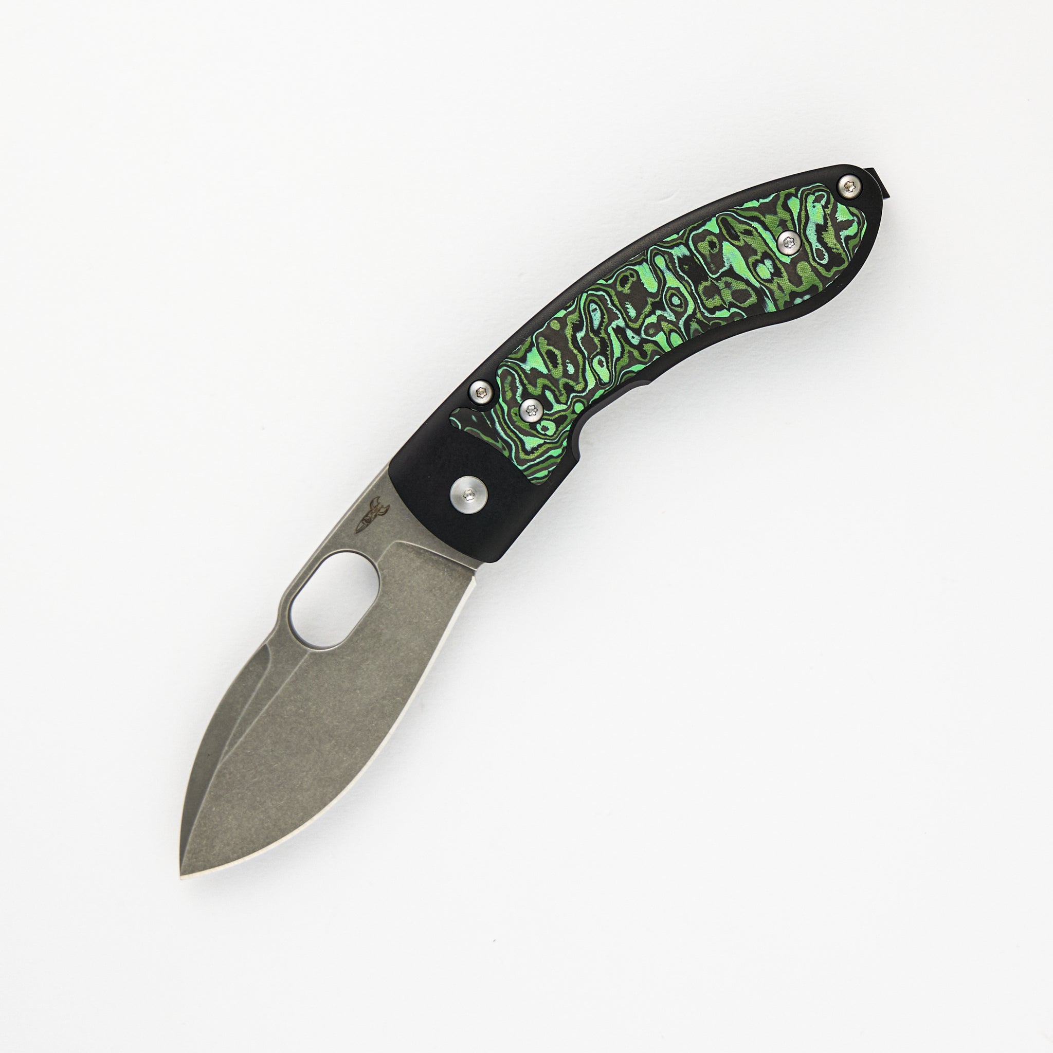D Rocket Design Lum Leaf (Style 10) – Green/Black Carbon Fiber Inlays – Stonewash S90V Blade