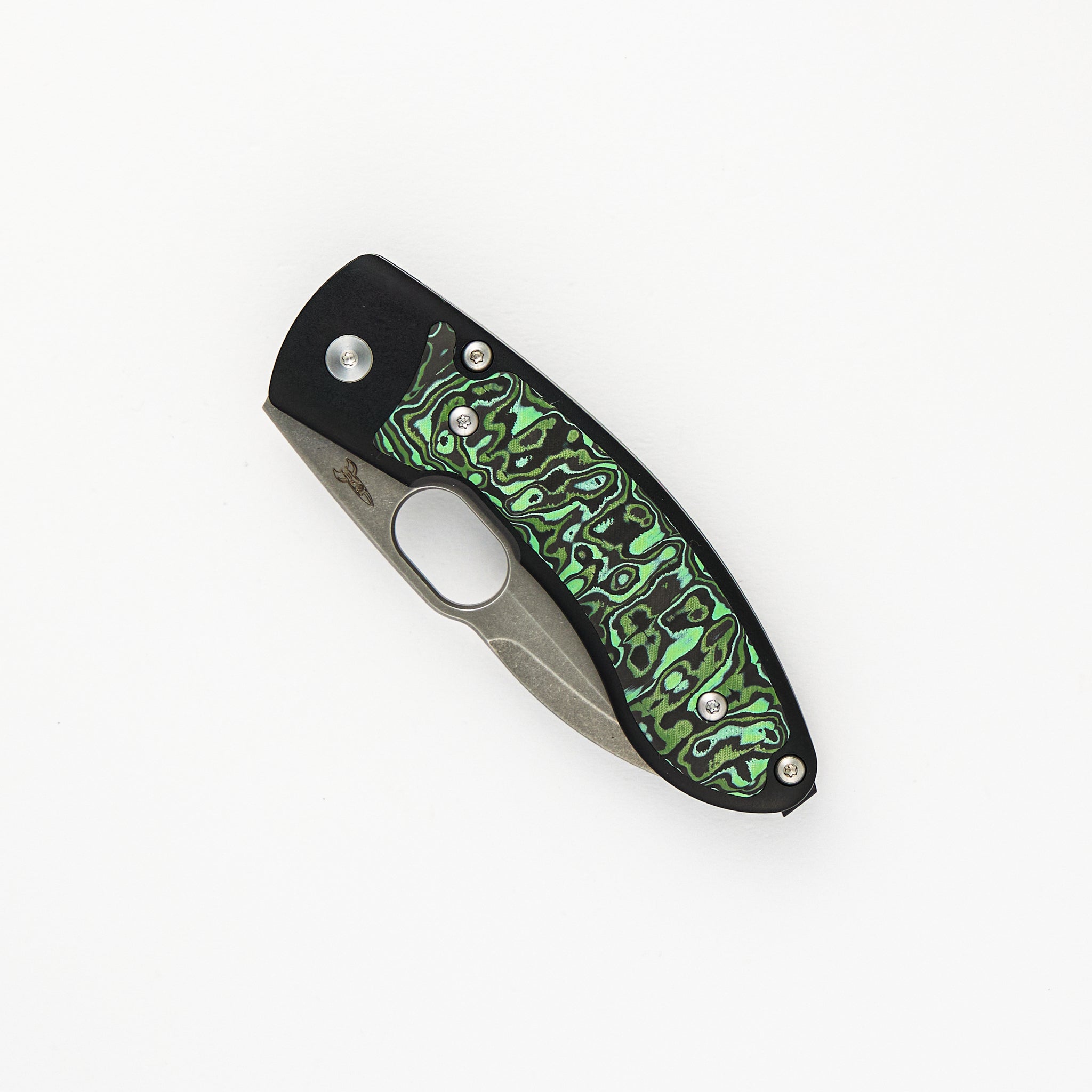 D Rocket Design Lum Leaf (Style 10) – Green/Black Carbon Fiber Inlays – Stonewash S90V Blade