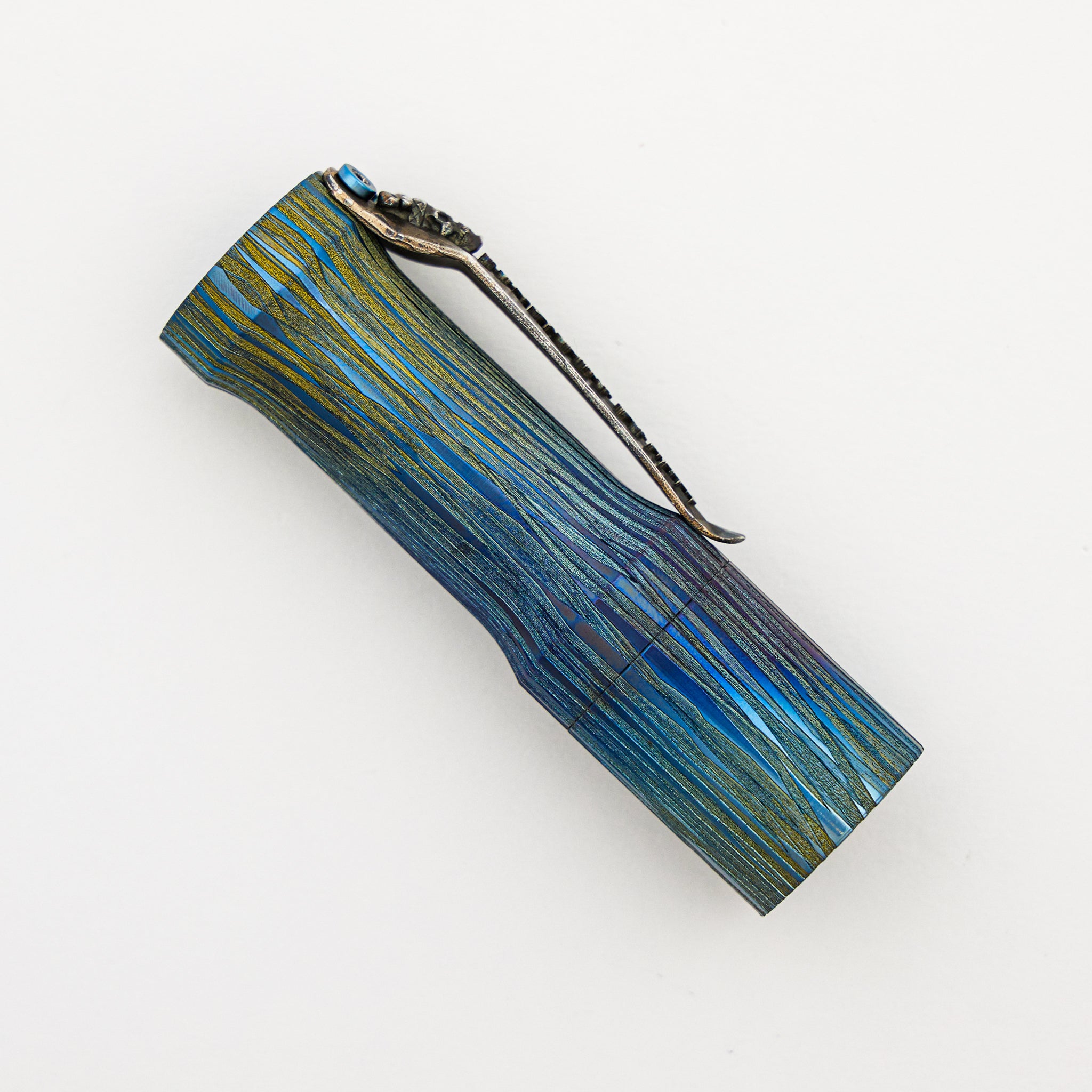 Cptn Axel Huckleberry Flashlight – Titanium - Polished Arctic Wood Grain