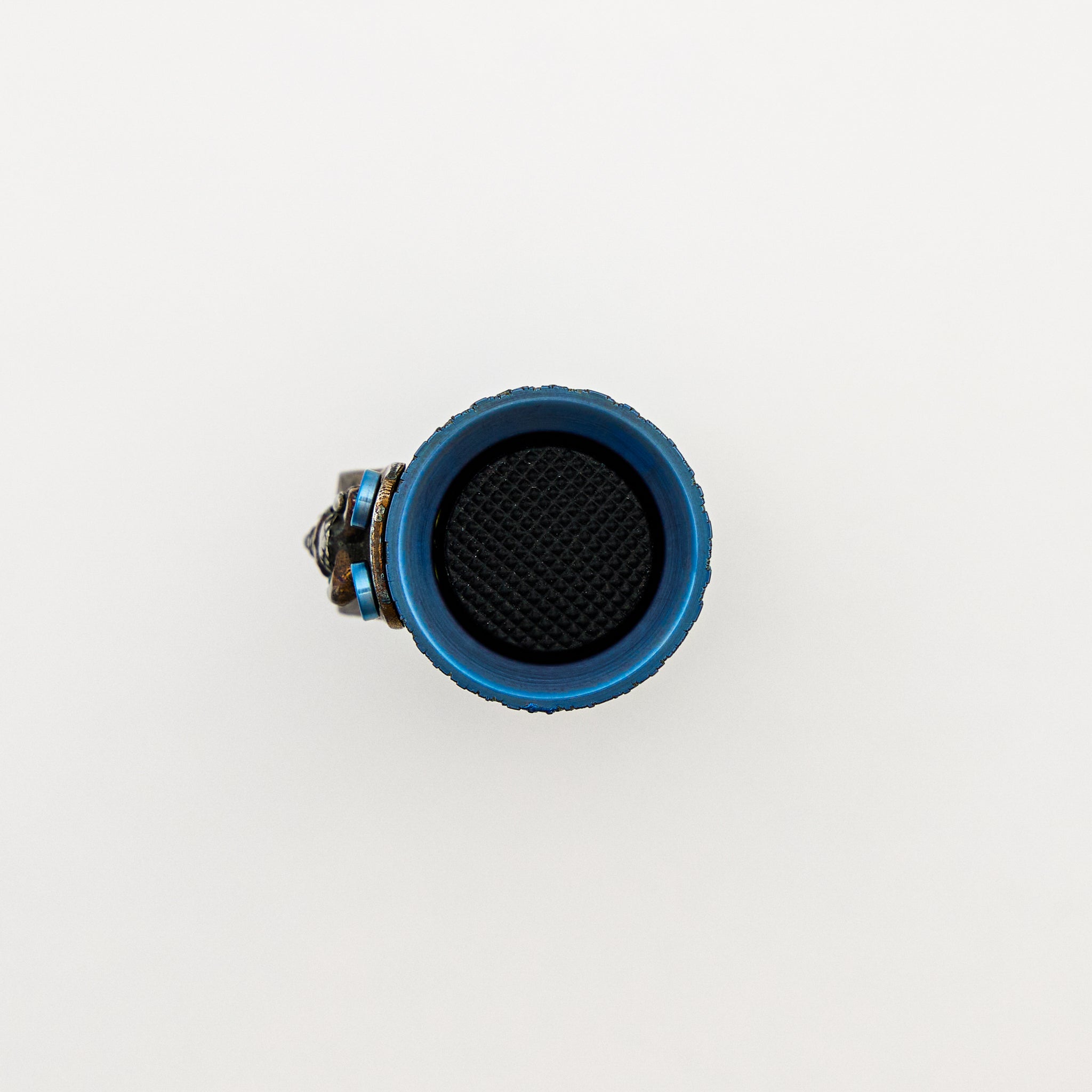 Cptn Axel Huckleberry Flashlight – Titanium - Polished Arctic Wood Grain