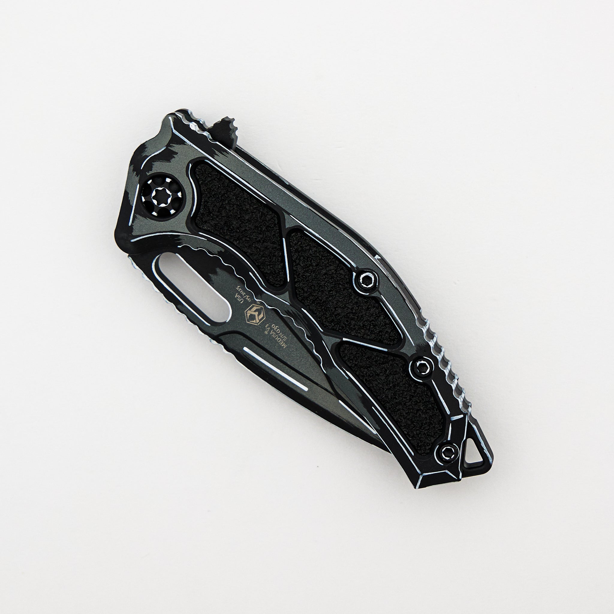 Medusa Manual - Tanto - Gray - CEL Shading