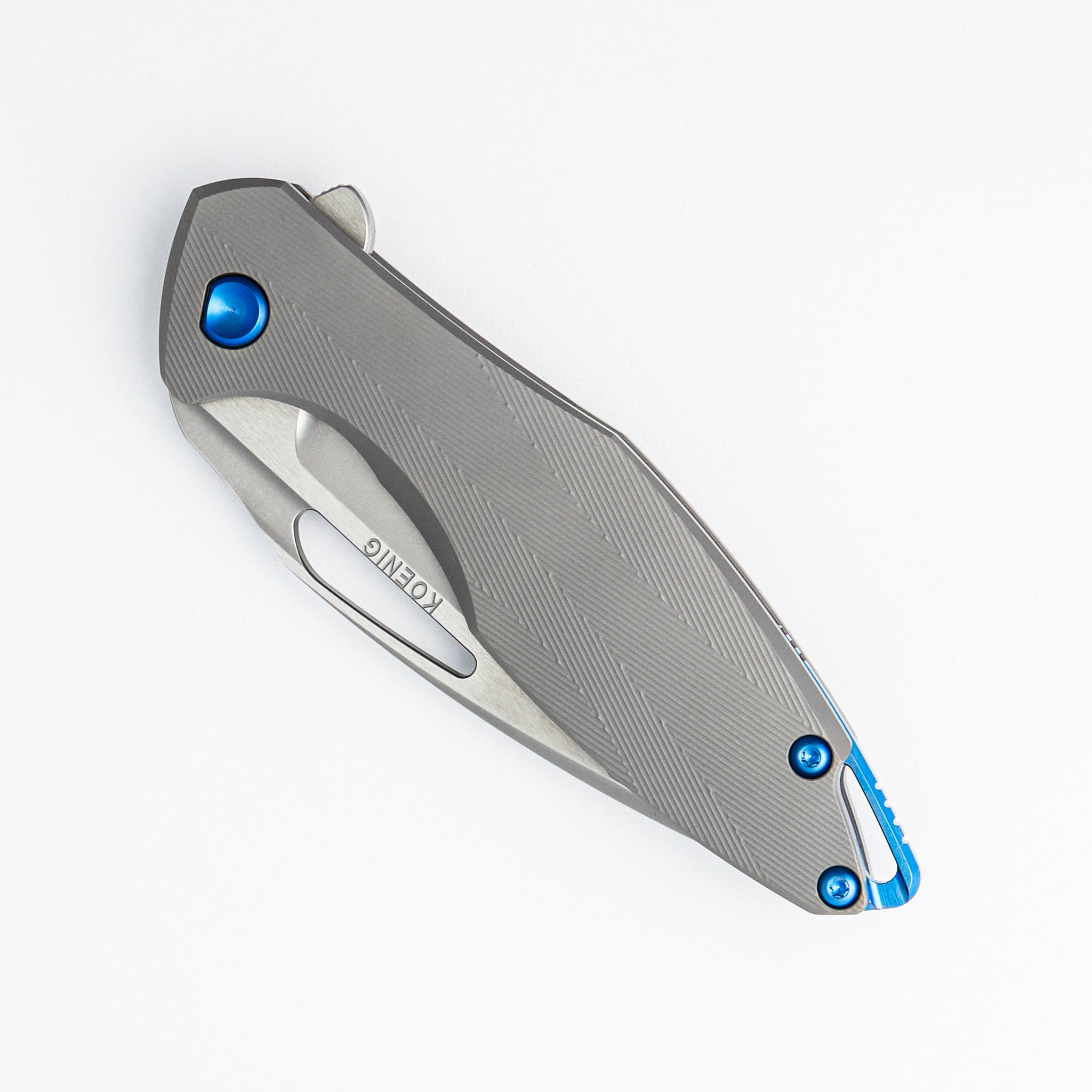 Arius - Patterned Titanium Handle - Blue Hardware - Burnished w/ Polished Flats M390 Blade