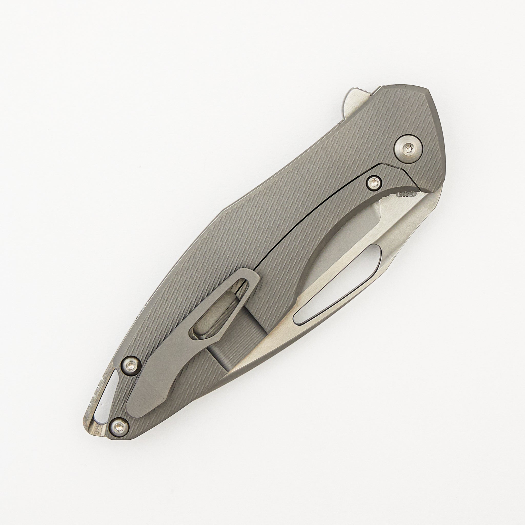 Arius - Corda Titanium Handle - Silver Hardware - Burnished W/ Polished Flats M398 Blade