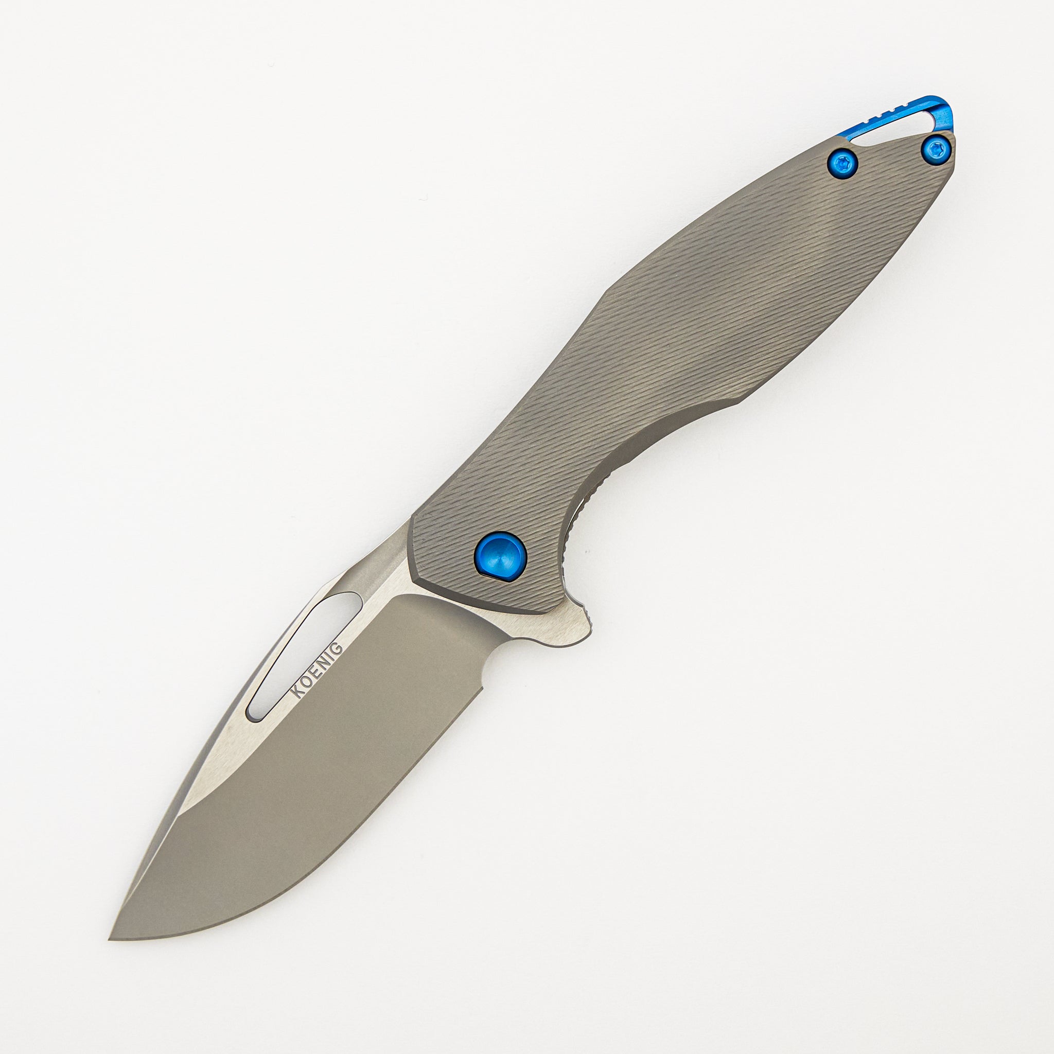Arius - Corda Titanium Handle - Blue Hardware - Burnished W/ Polished Flats M398 Blade