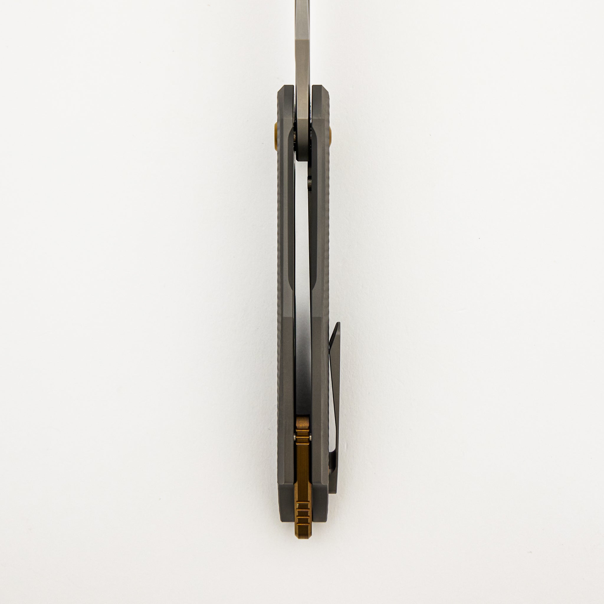 Arius - Corda Titanium Handle - Bronze Hardware - Burnished W/ Polished Flats M390 Blade