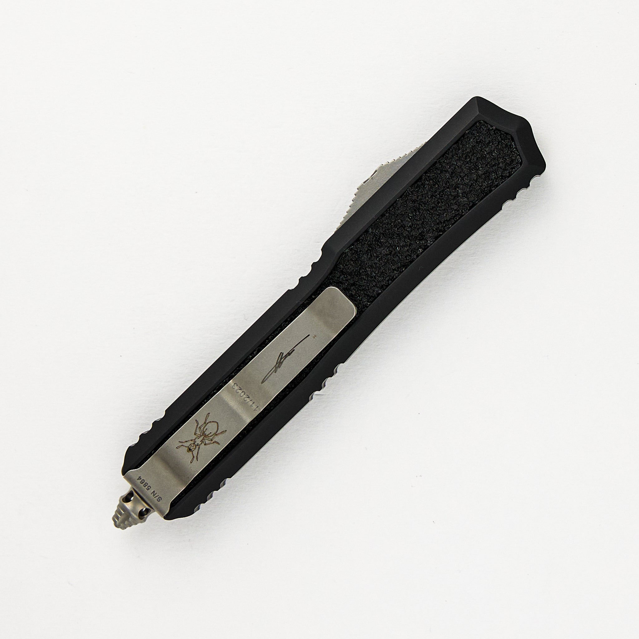 Microtech Makora – Signature Series – D-E Stonewash Full Serrated – Nickel Boron Internals 206-12 S