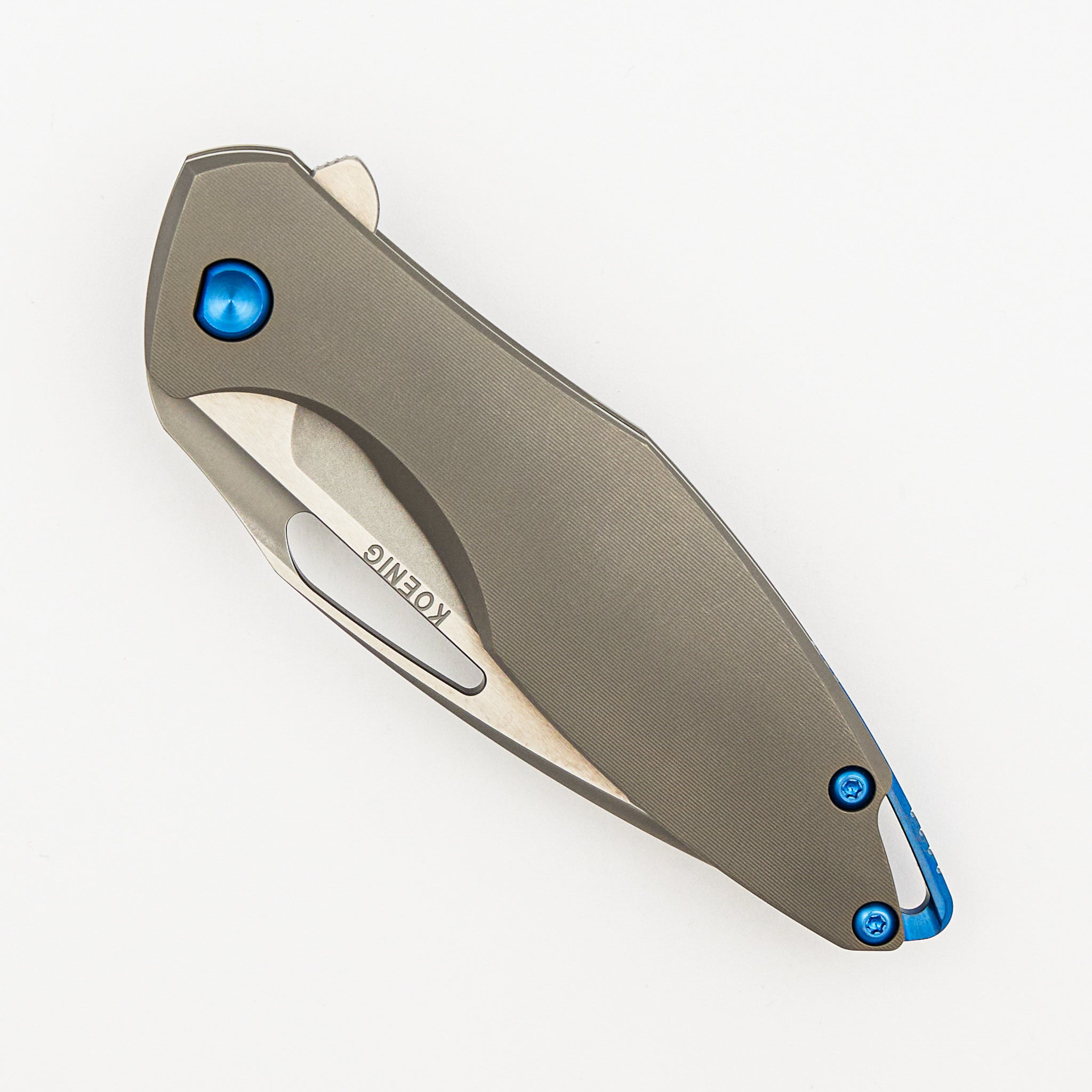 Arius - Smooth Titanium Handle - Blue Hardware - Burnished W/ Polished Flats M390 Blade