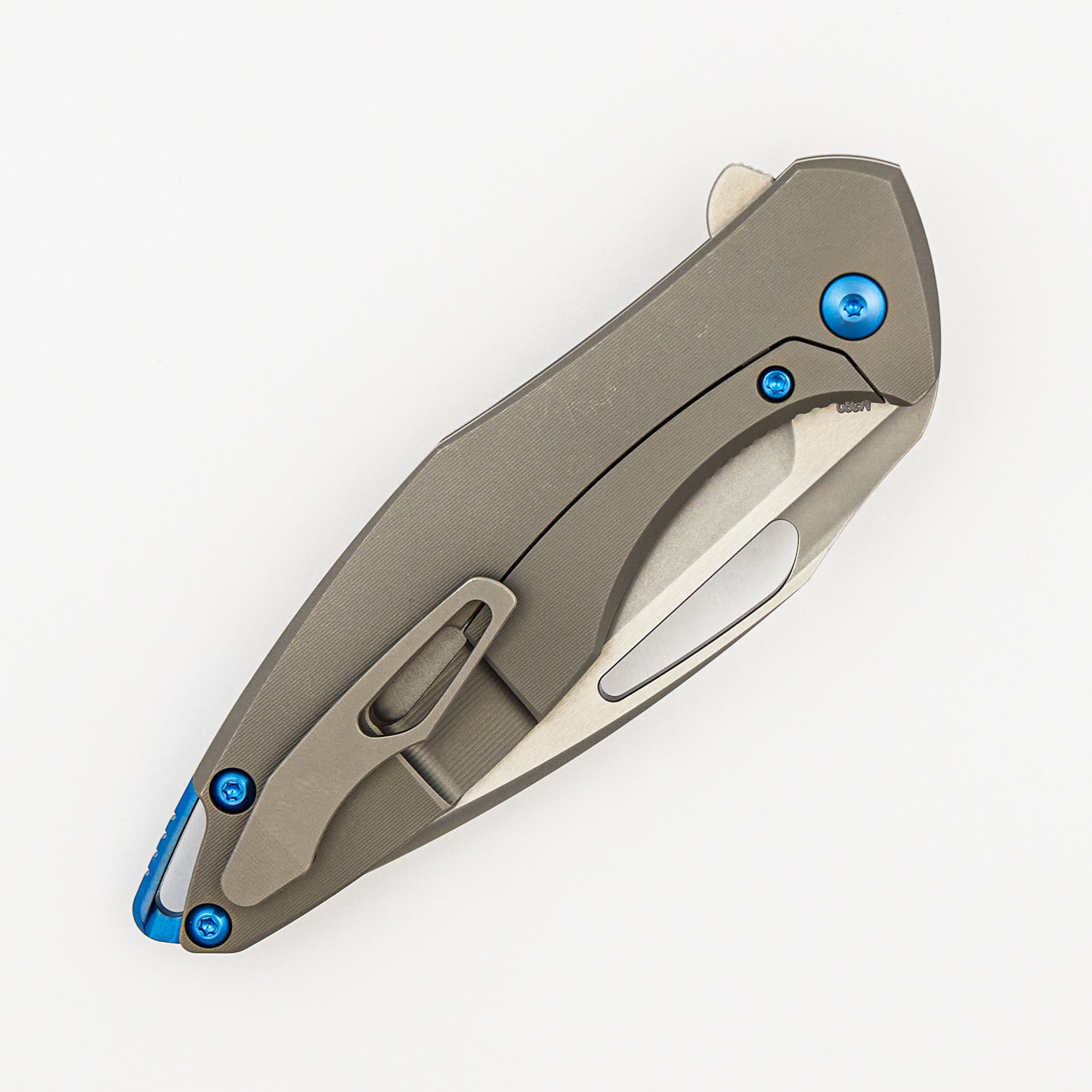 Arius - Smooth Titanium Handle - Blue Hardware - Burnished W/ Polished Flats M390 Blade