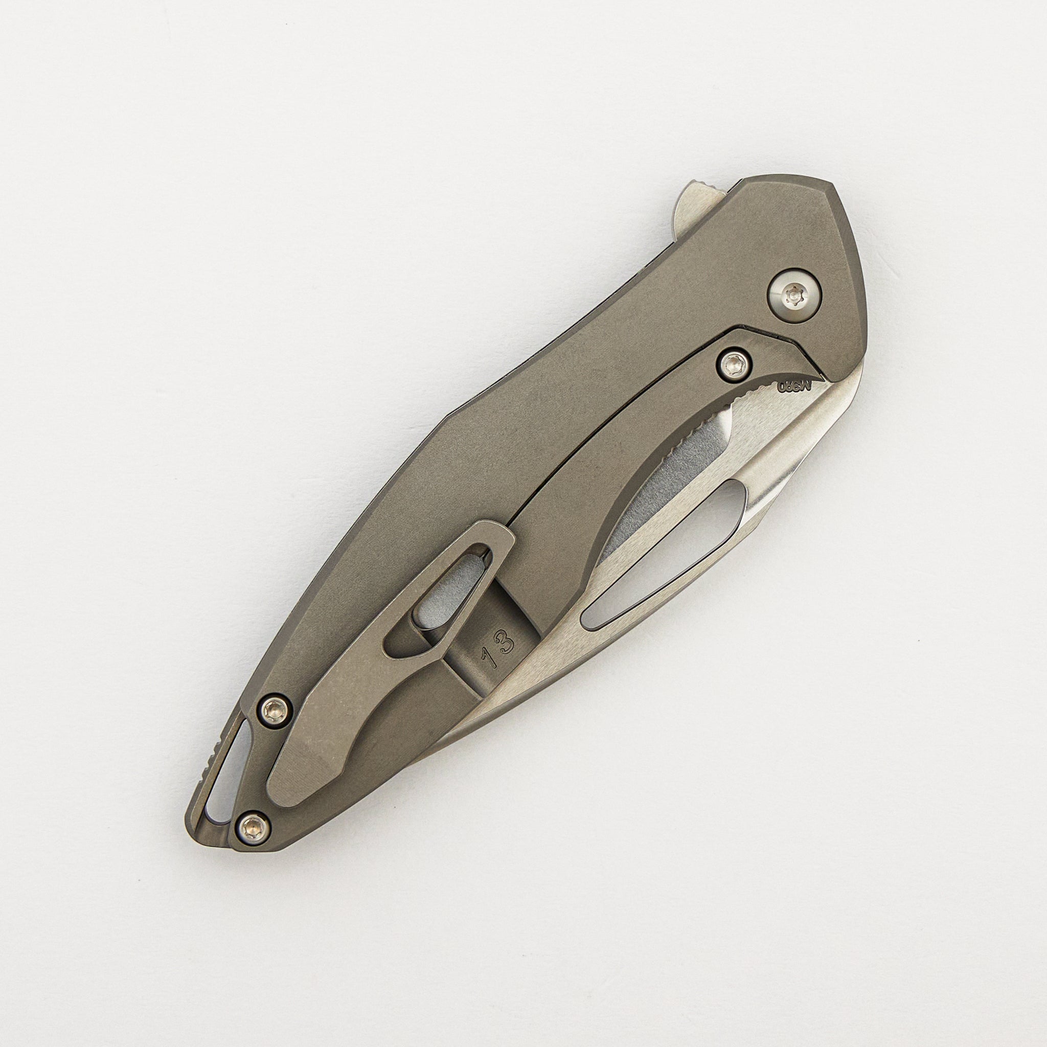 Mini Arius - Smooth White CarboTi Handle - Brightwashed W/ Polished Flats M390 Blade