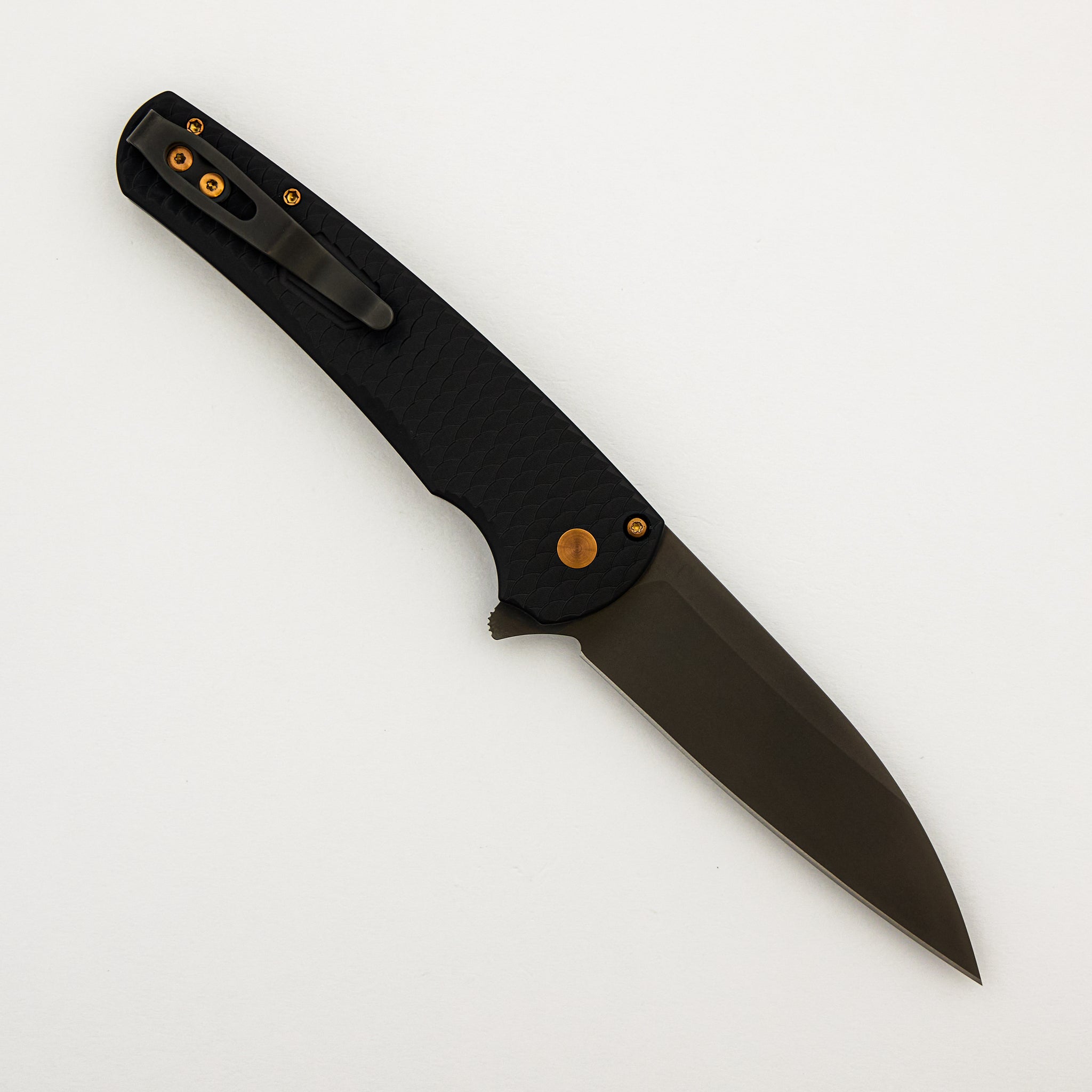Malibu Flipper - 5336-LTD SG RGH - Black "Dragon Scale" Handle - Smokey Grey Wharncliffe MagnaCut Blade