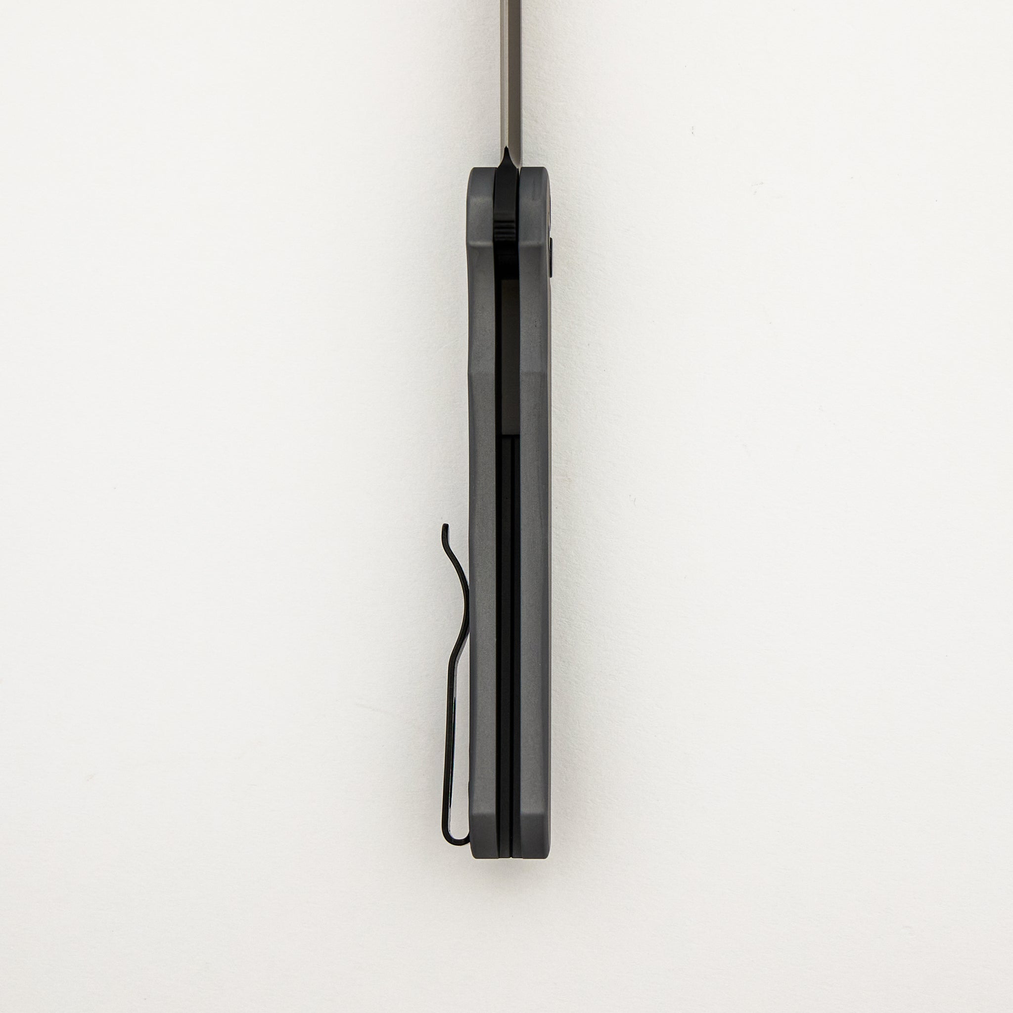 Malibu Flipper - 5403-GREY - Smooth Grey Handle - DLC Black MagnaCut Reverse Tanto Blade