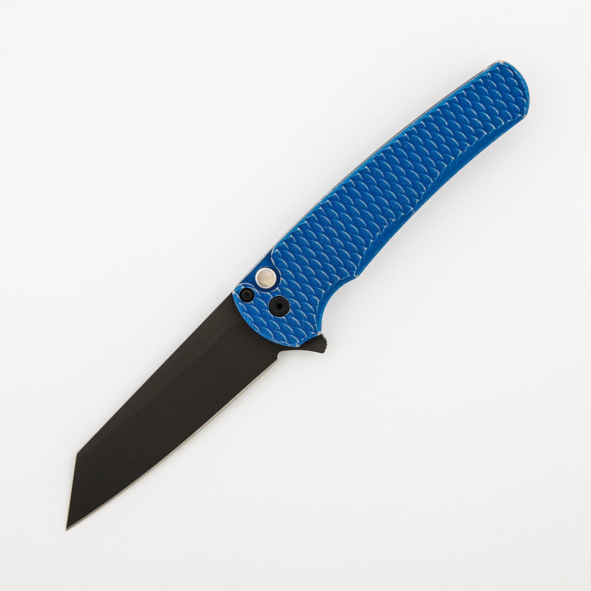 Malibu Flipper - 5436-BW Blue LTD - Blue Battleworn "Dragon Scale" Textured Handle - DLC Black MagnaCut Reverse Tanto Blade