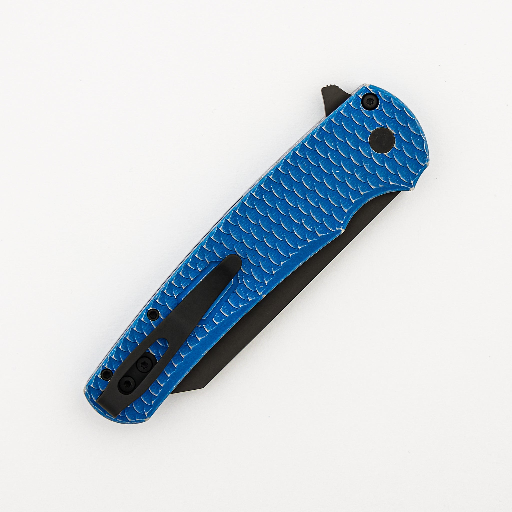 Malibu Flipper - 5436-BW Blue LTD - Blue Battleworn "Dragon Scale" Textured Handle - DLC Black MagnaCut Reverse Tanto Blade