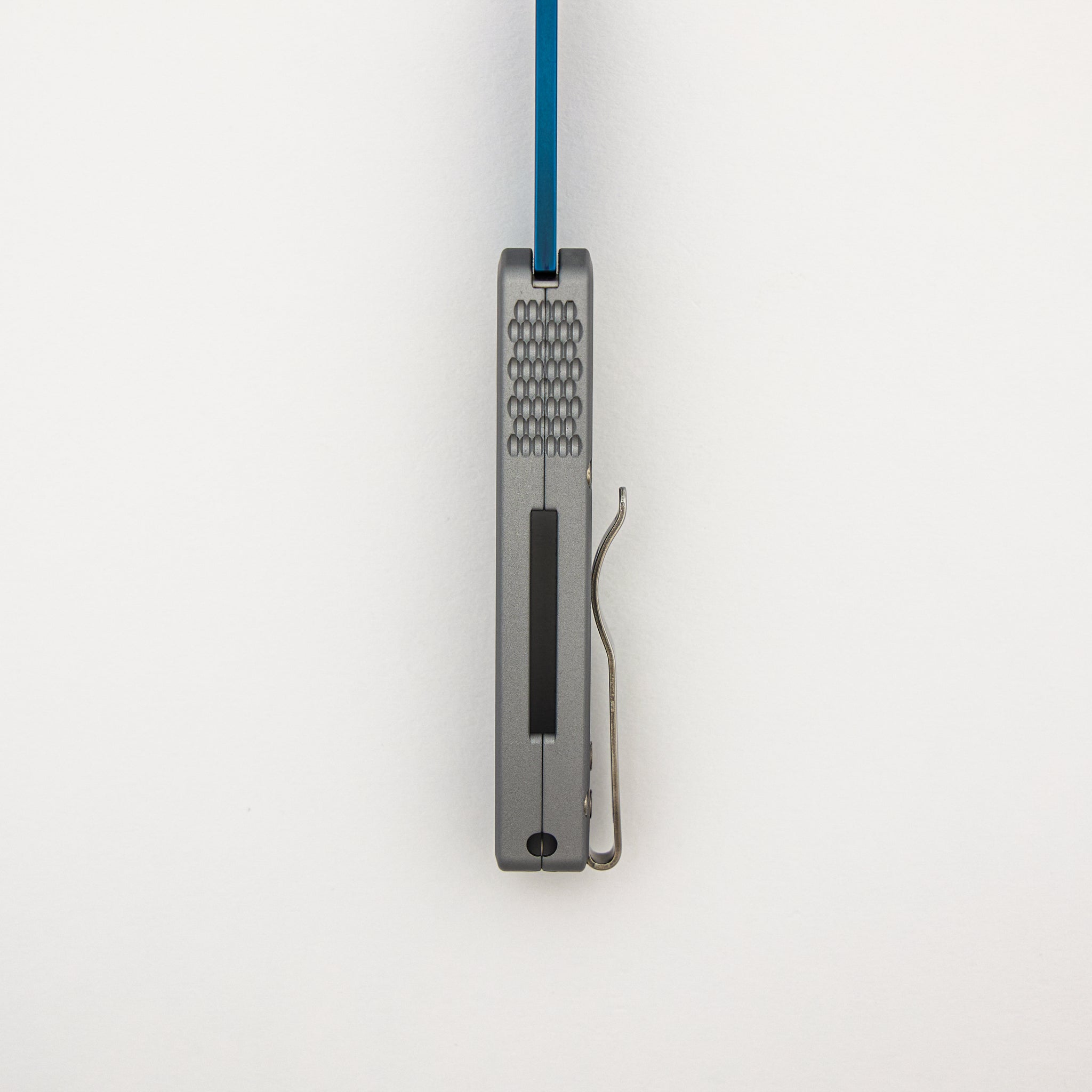 Runt 5 - CCKSF25.Runt.1 - "NEXUS" Grey Handle - Sapphire Blue 20-CV Reverse Tanto Blade