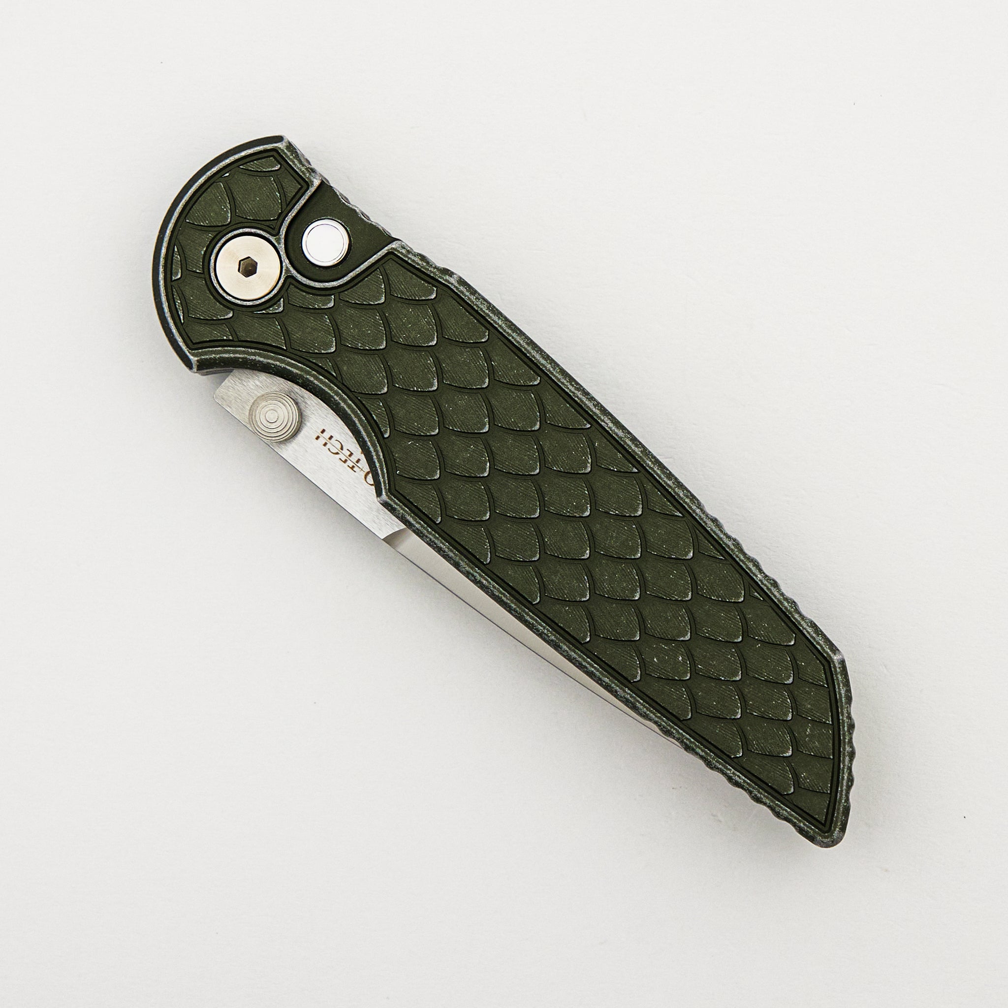 TR-3 Integrity - INT1105-LTD BW REPTILE Green - Battleworn "Reptile" Texture Green Handle - Machine Satin MagnaCut Blade - Pearl